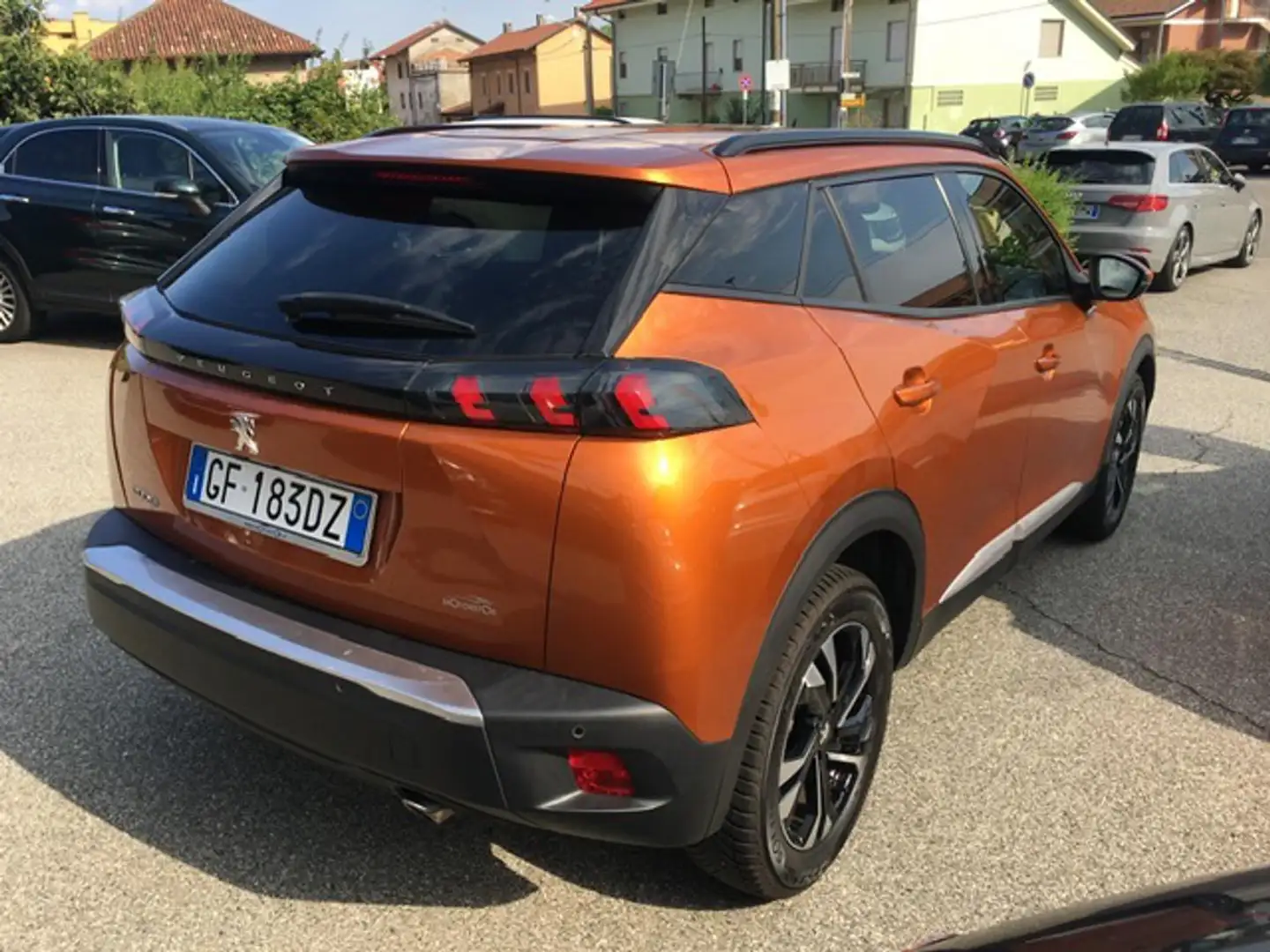Peugeot 2008 BlueHDi 130 S&S EAT8 Allure Pack Arancione - 2