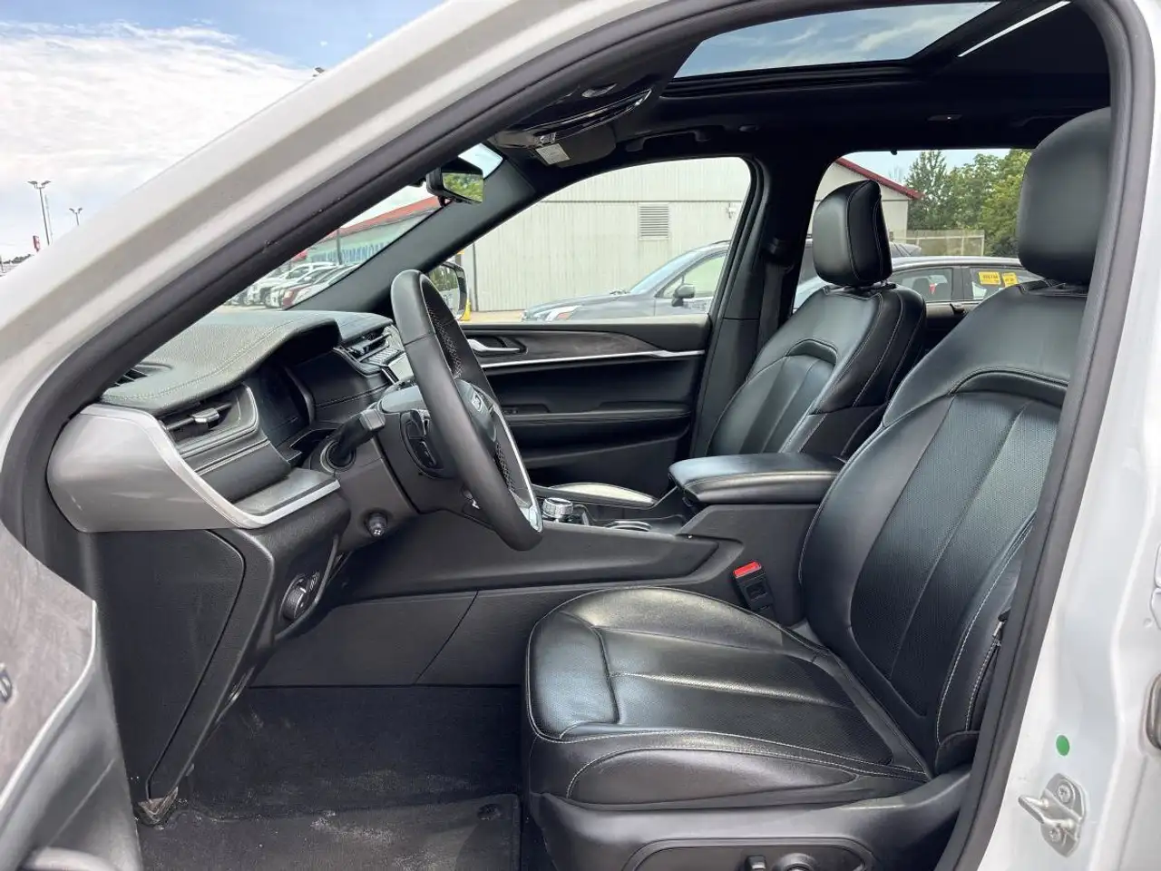 Jeep Grand Cherokee снимка Jeep Grand Cherokee