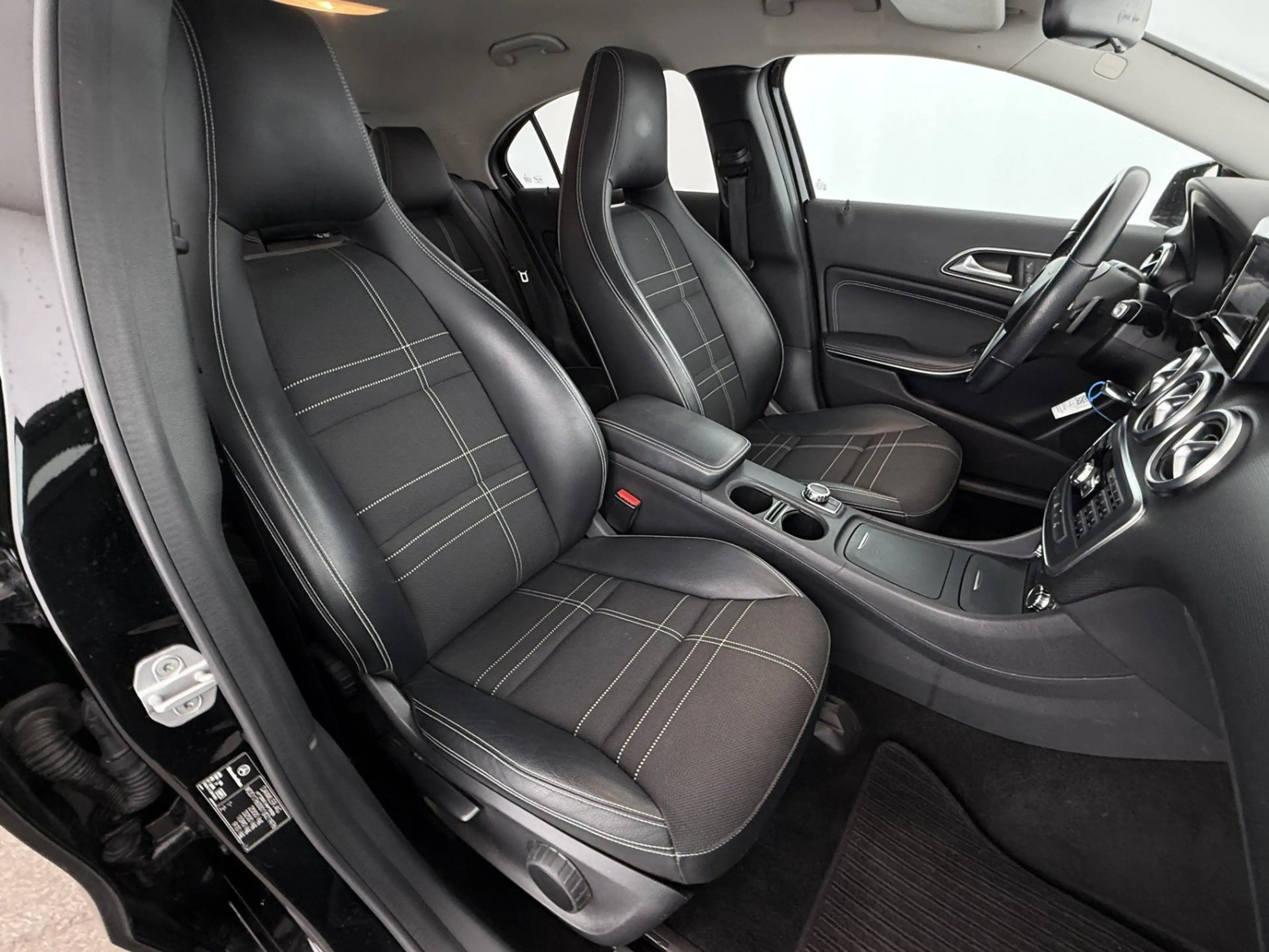 Mercedes-Benz A 180 CDI BlueEfficiency DCT Urban Aut LEDER TEMP — photo 15