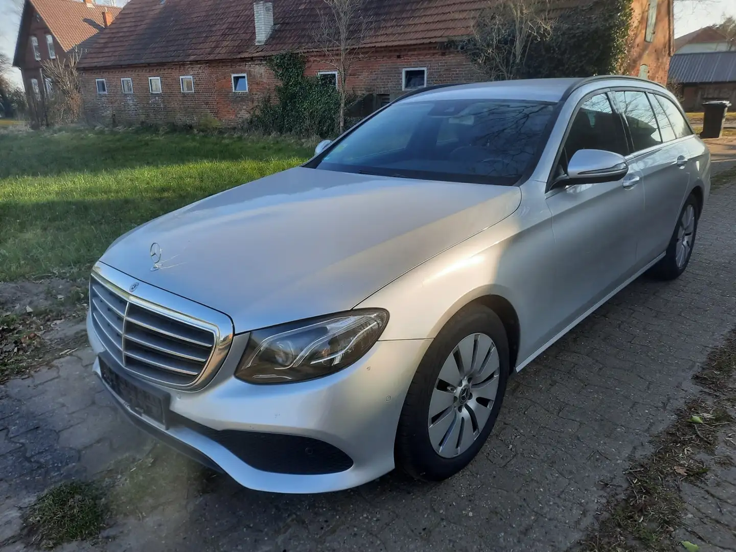 Mercedes-Benz E 220 E 220 d (213.204) Silber - 1