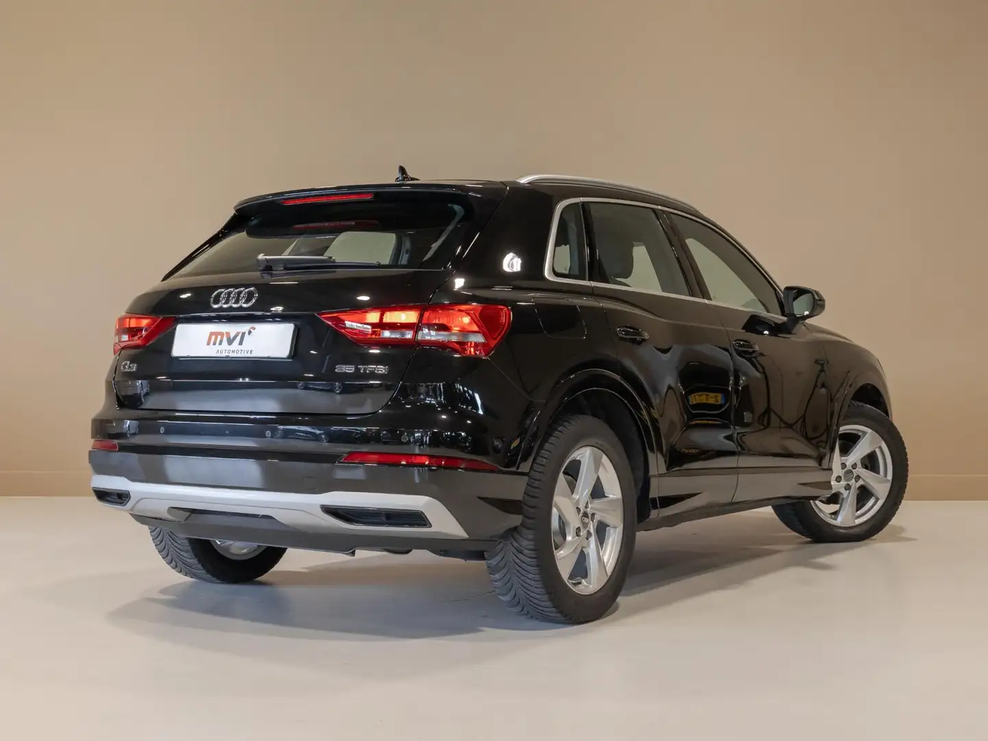Audi Q3 35 TFSI Advanced / 150pk / Panorama dak / Stoelver Zwart - 2