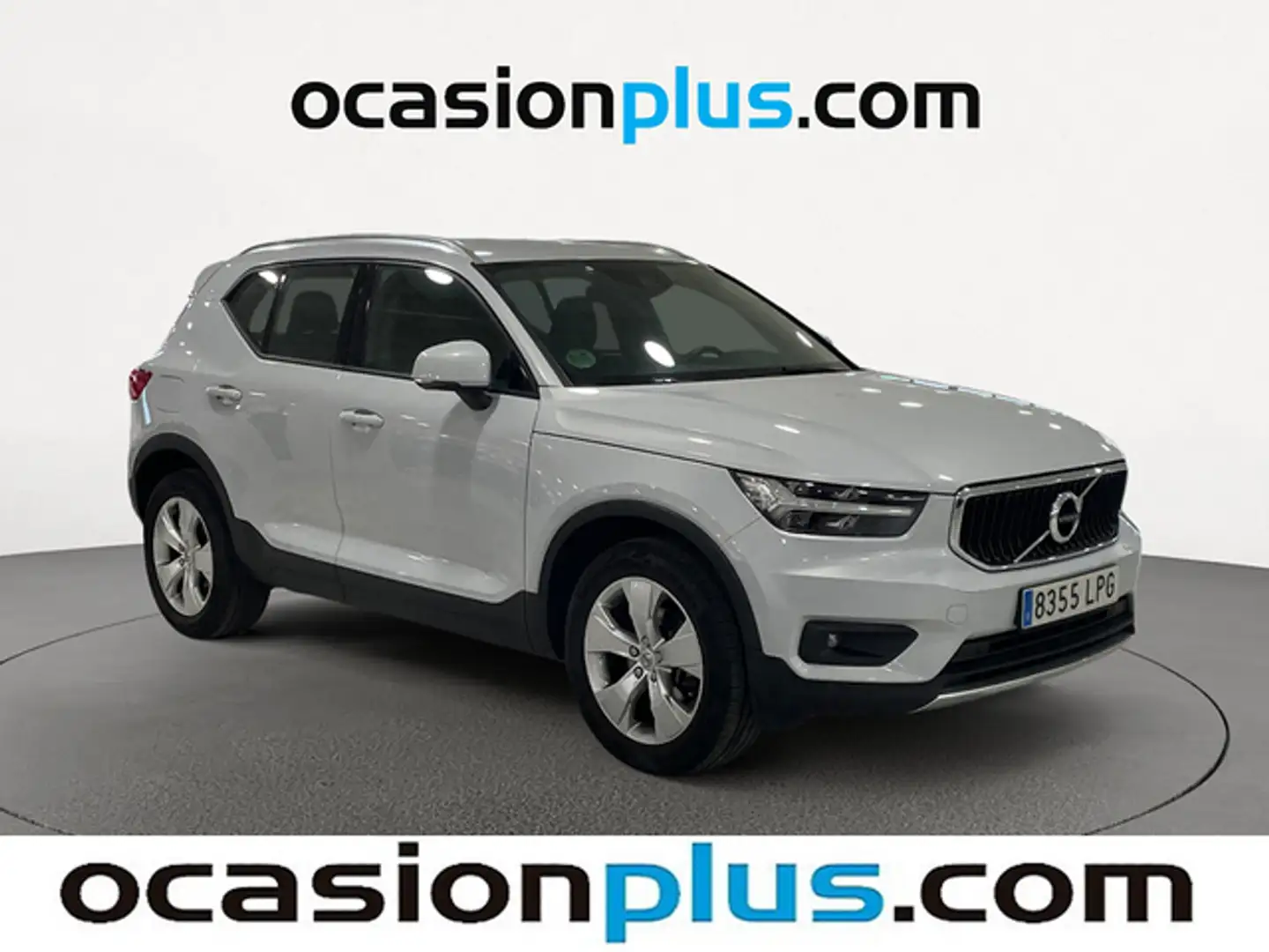 Volvo XC40 T3 Momentum Pro Aut. Plateado - 2
