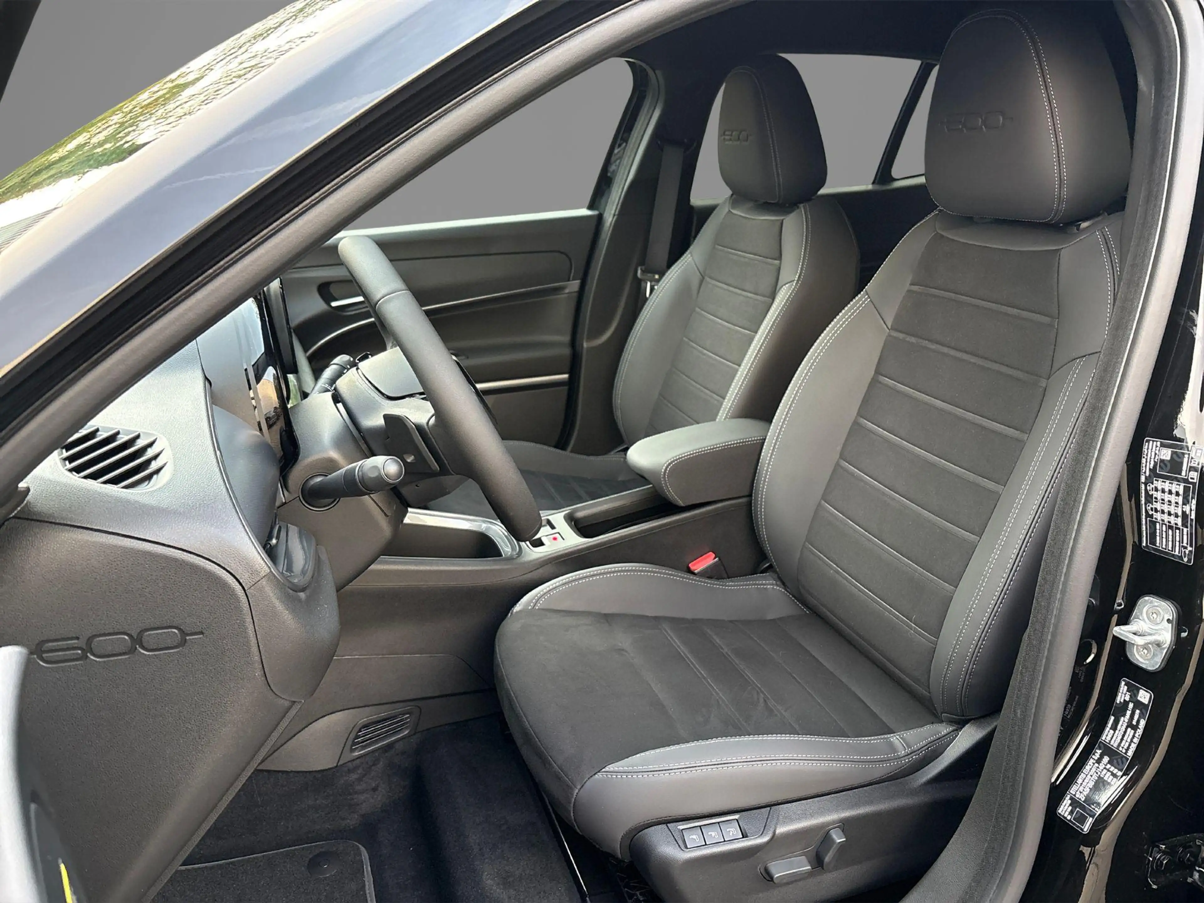 Fiat 600 1.2 Hybrid Sport | Navigatie | Parkersensoren Voor — photo 2