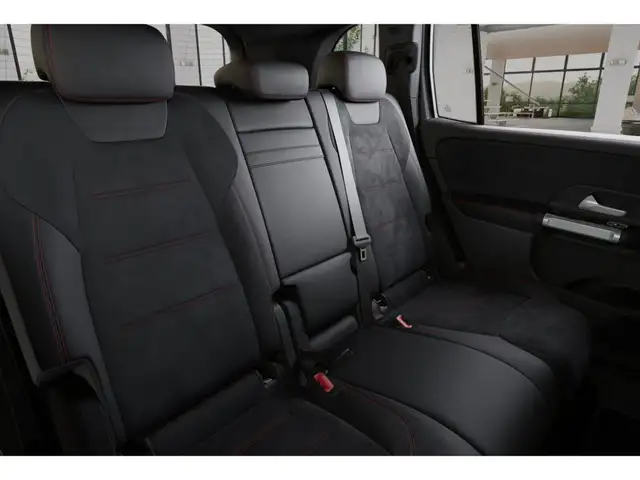 Mercedes-Benz GLB view 10