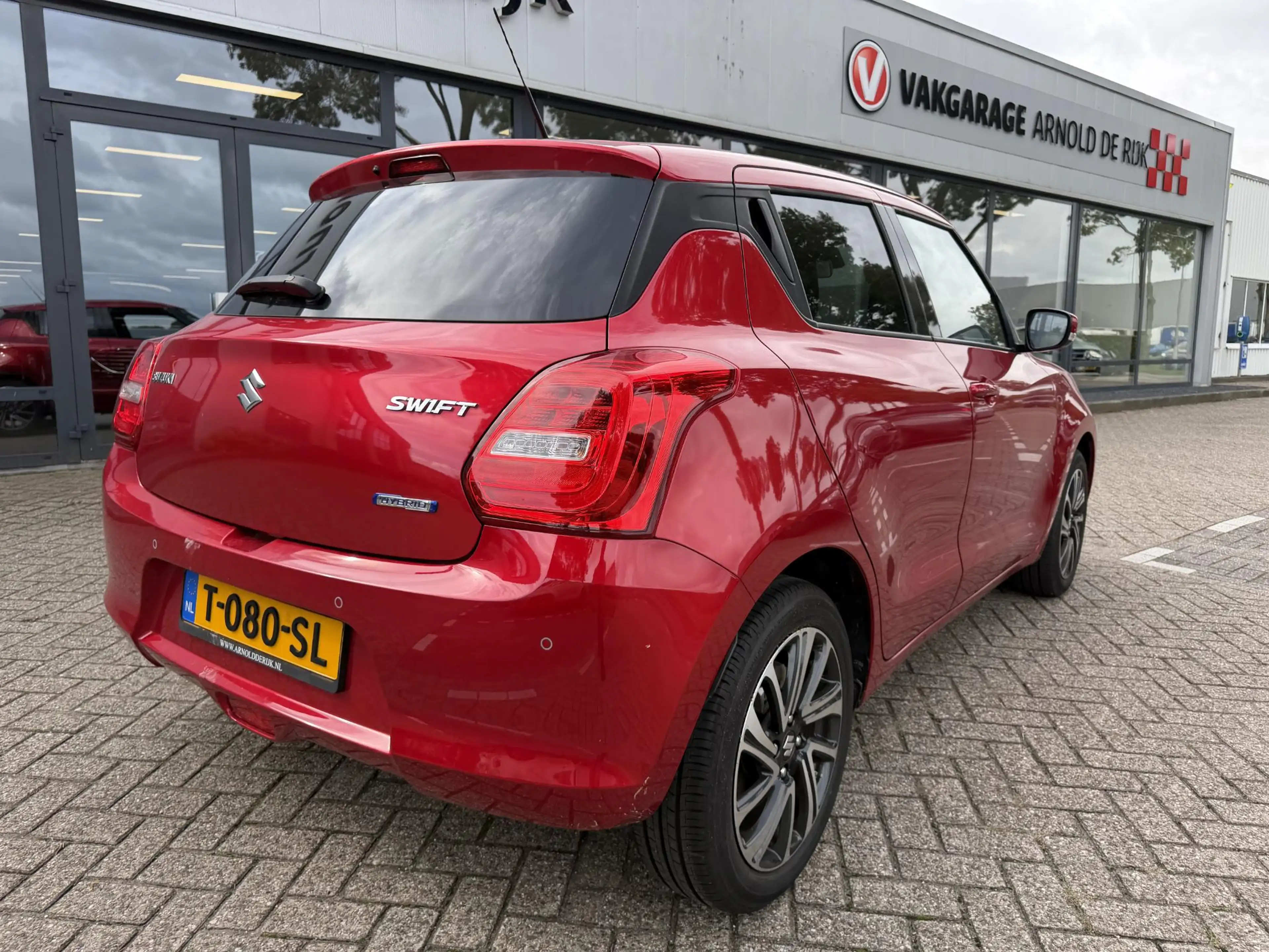 Suzuki Swift 1.2 Style Smart Hybrid — photo 4