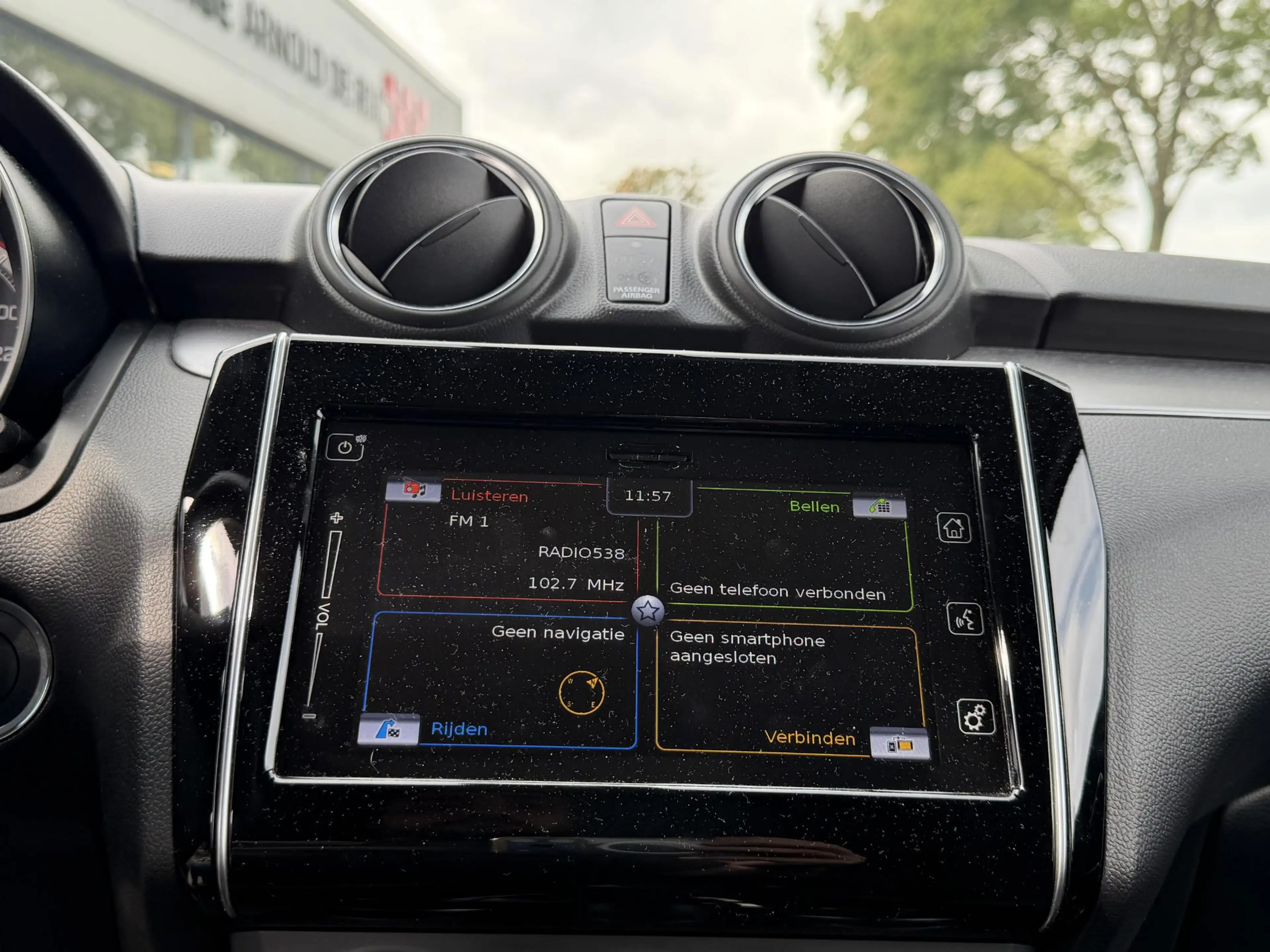 Suzuki Swift 1.2 Style Smart Hybrid — photo 8