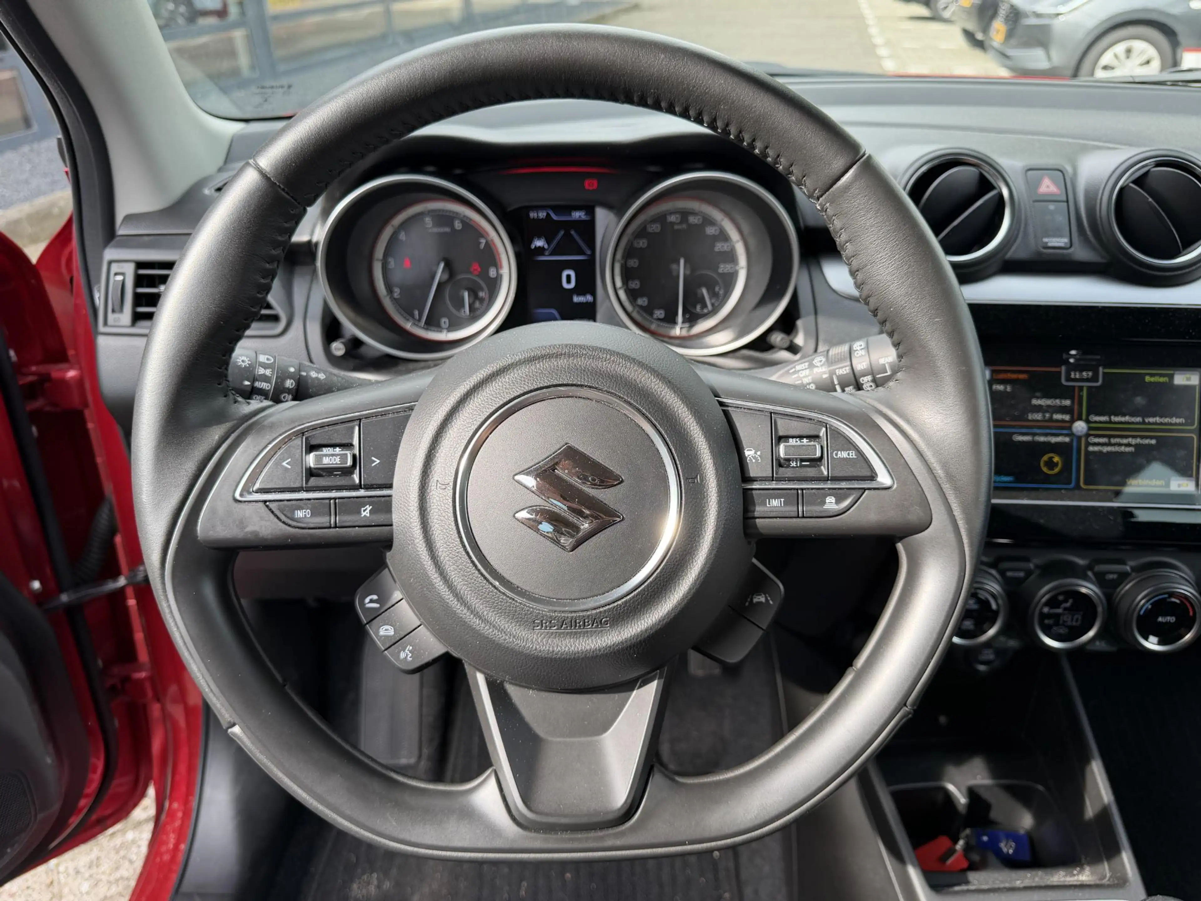 Suzuki Swift 1.2 Style Smart Hybrid — photo 11