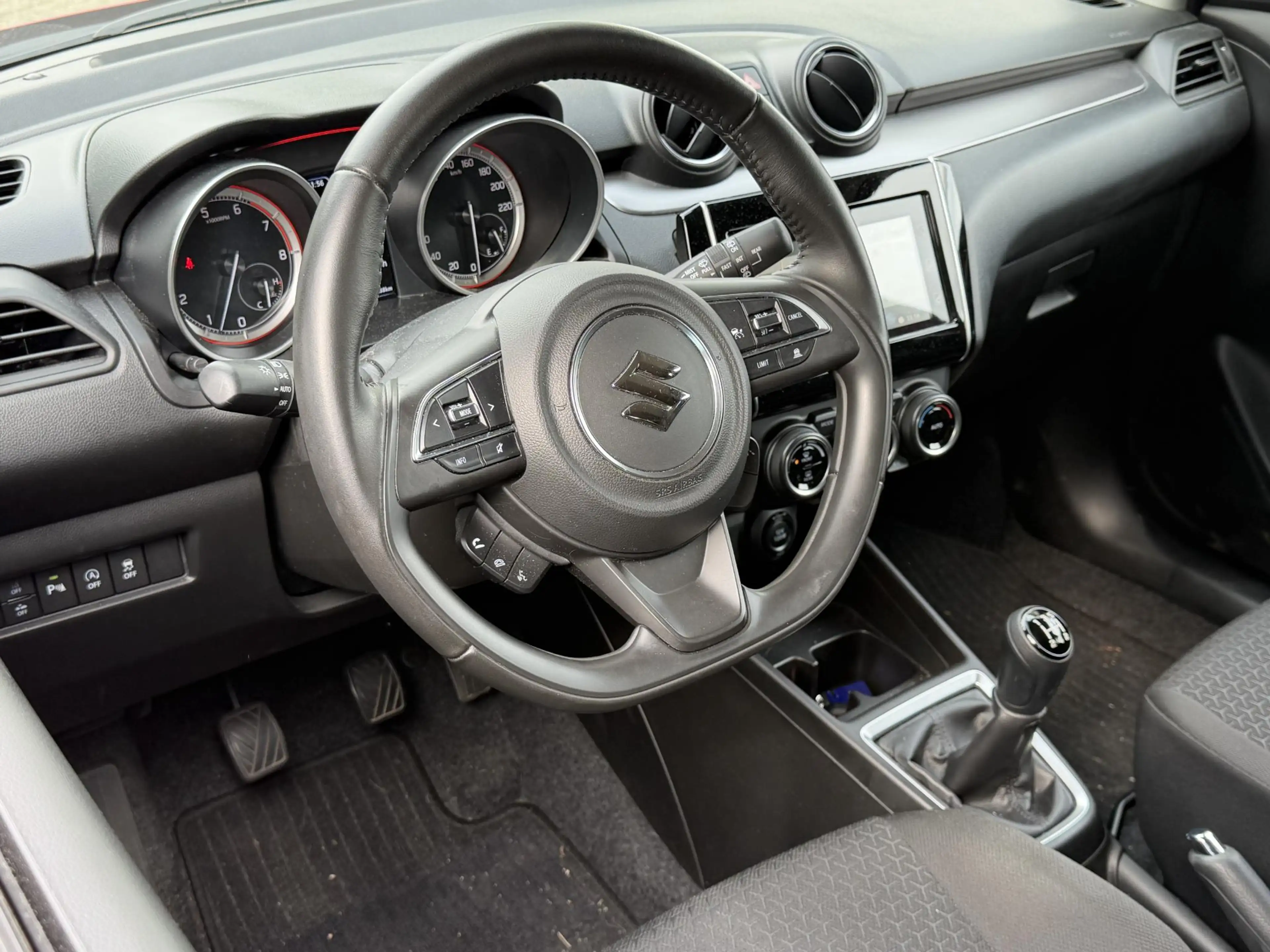 Suzuki Swift 1.2 Style Smart Hybrid — photo 5