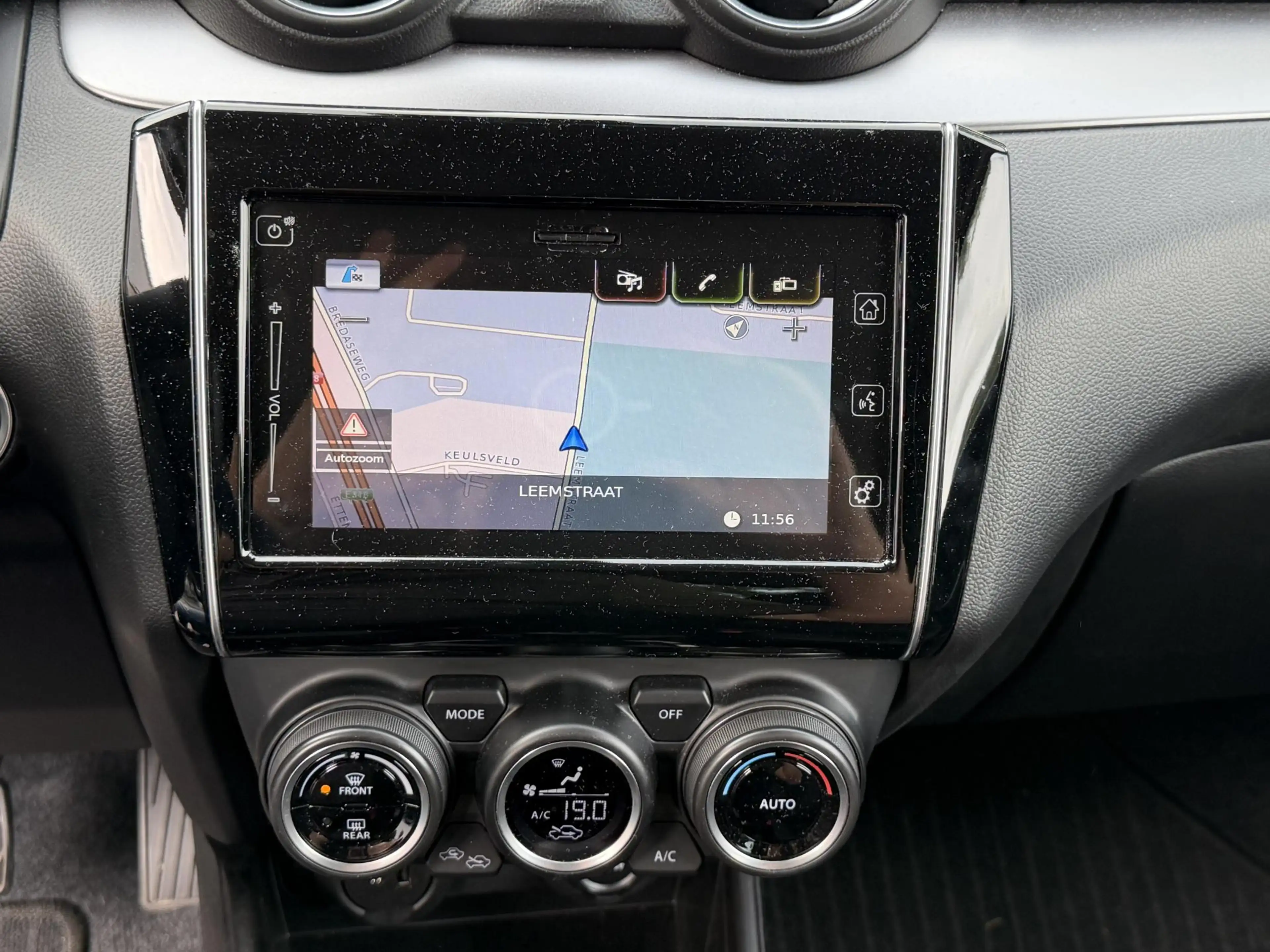 Suzuki Swift 1.2 Style Smart Hybrid — photo 7