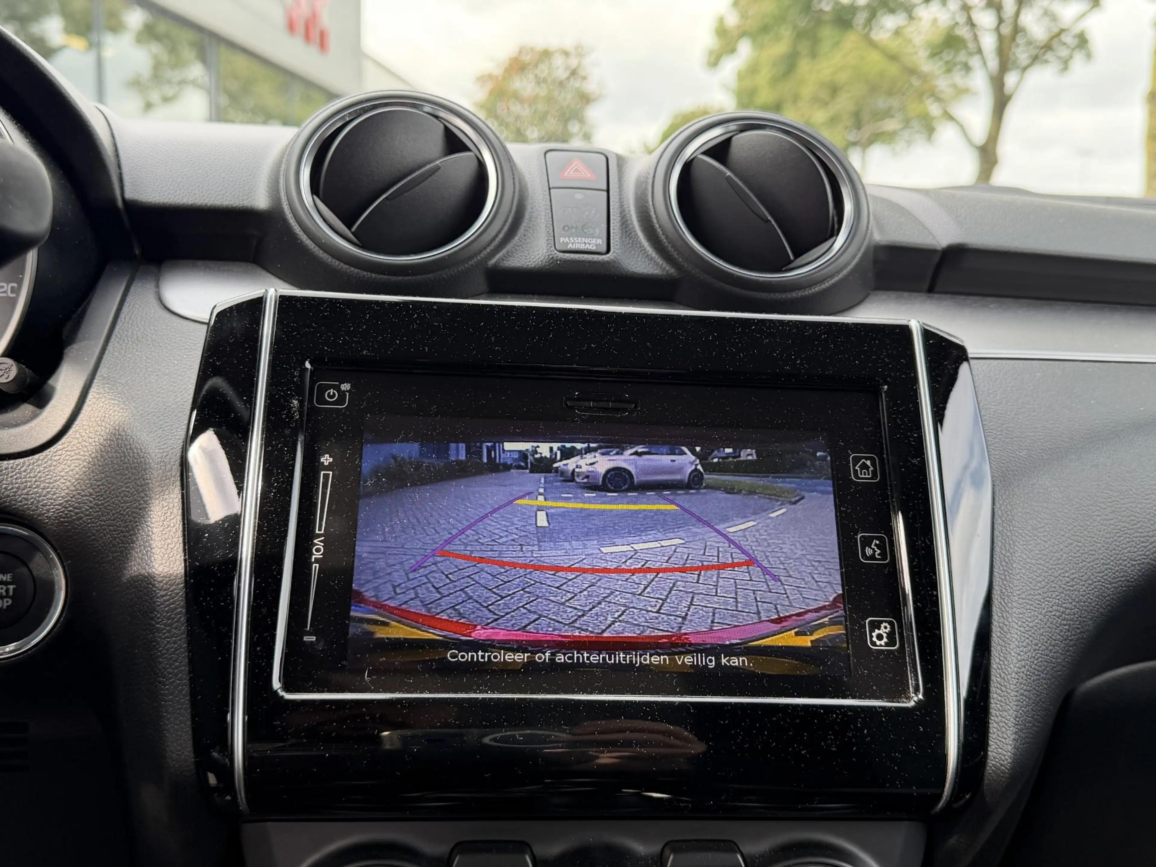 Suzuki Swift 1.2 Style Smart Hybrid — photo 9