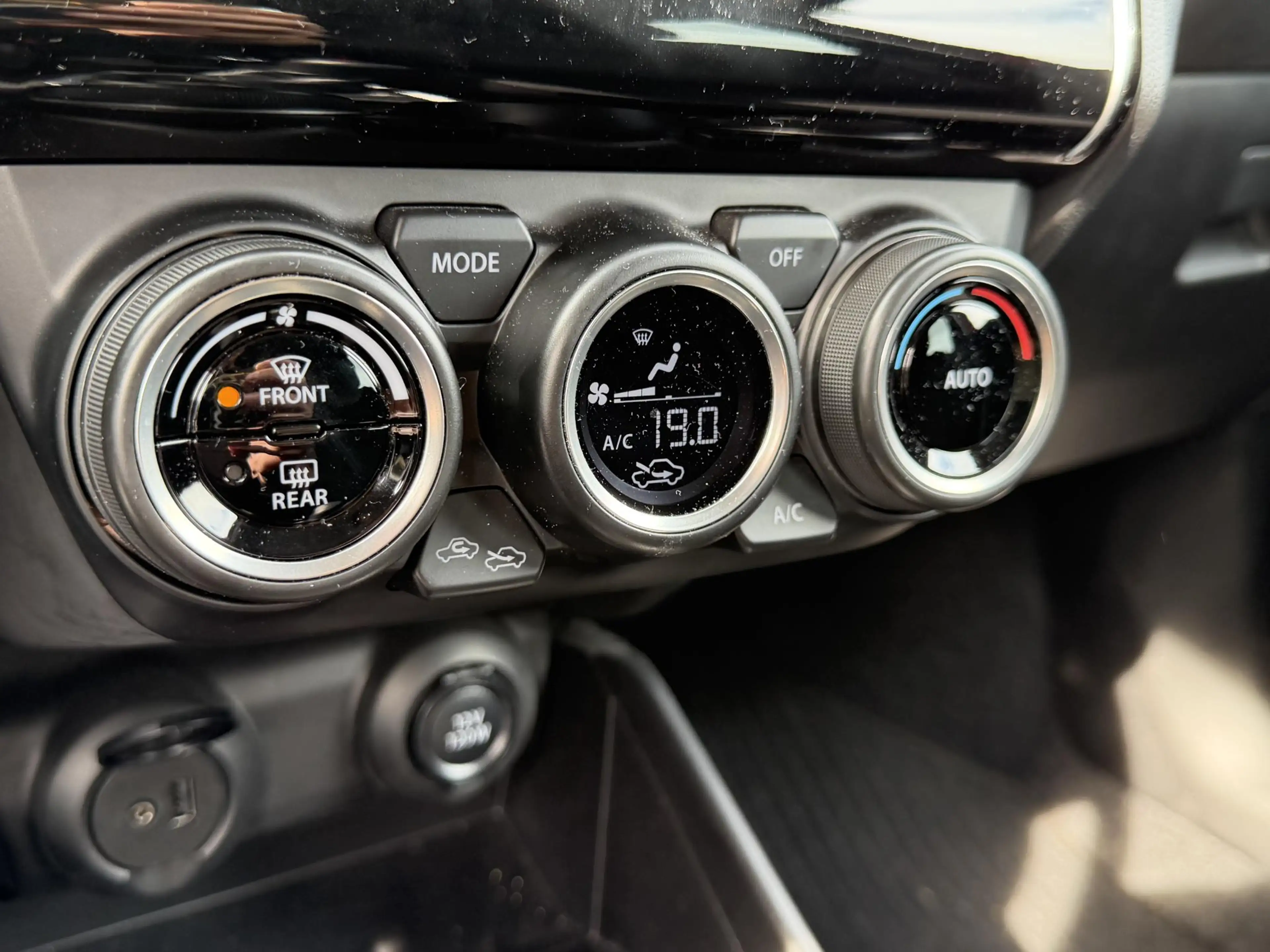 Suzuki Swift 1.2 Style Smart Hybrid — photo 10
