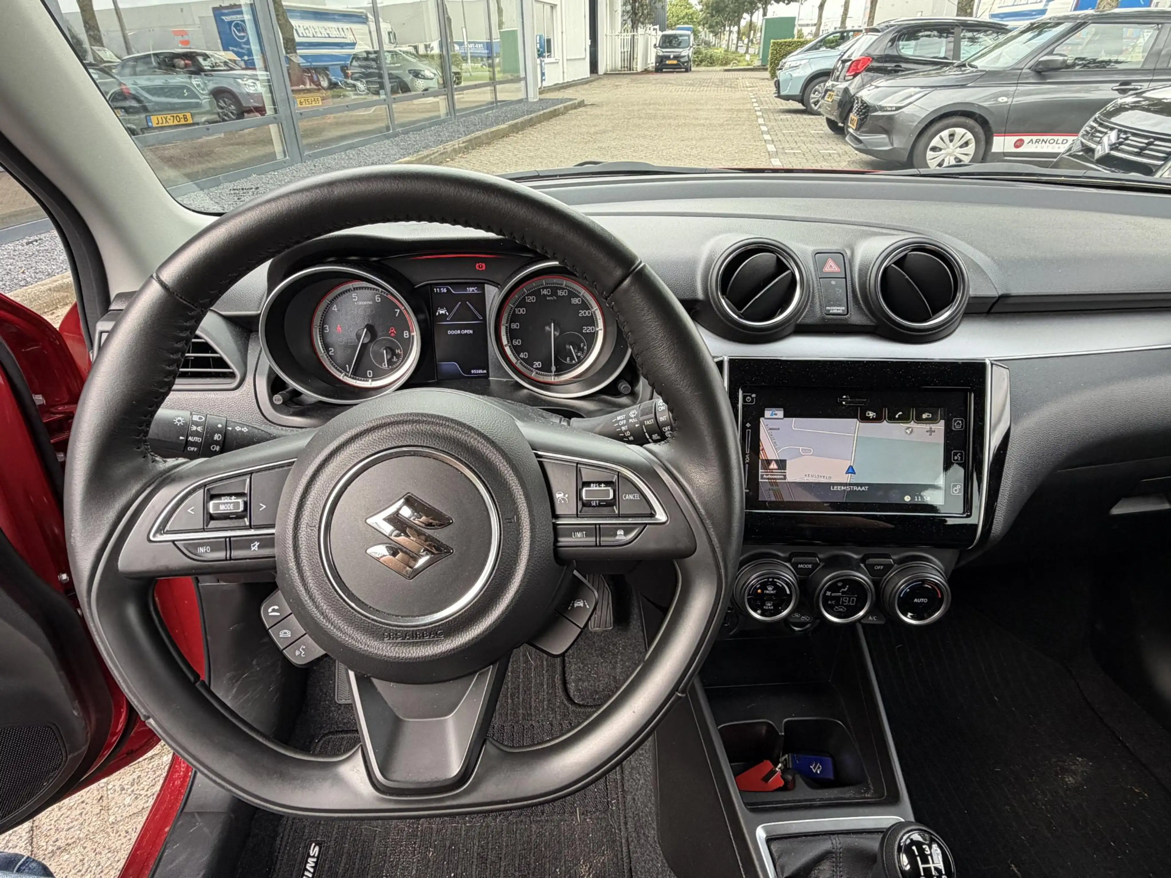 Suzuki Swift 1.2 Style Smart Hybrid — photo 6