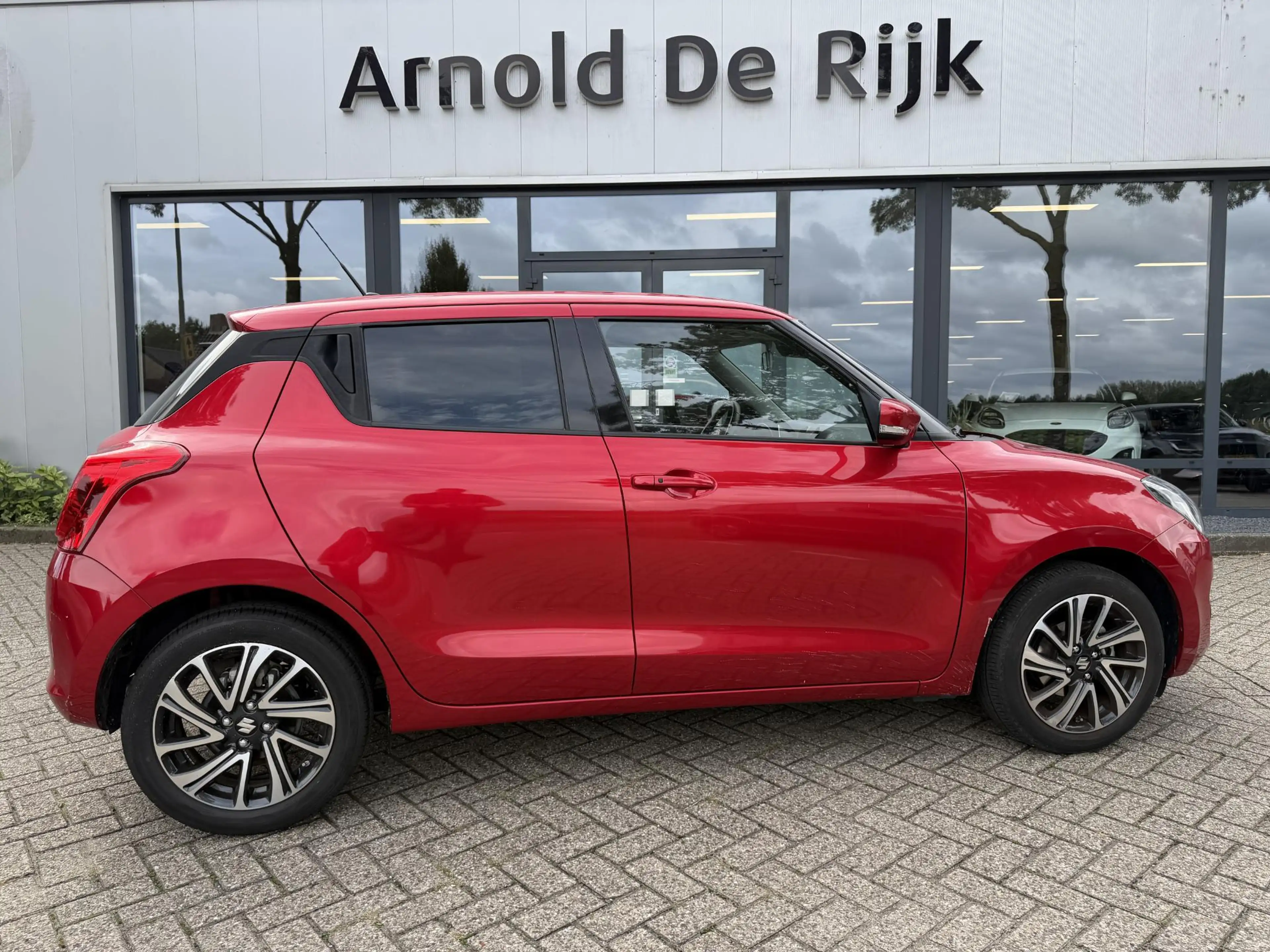 Suzuki Swift 1.2 Style Smart Hybrid — photo 3