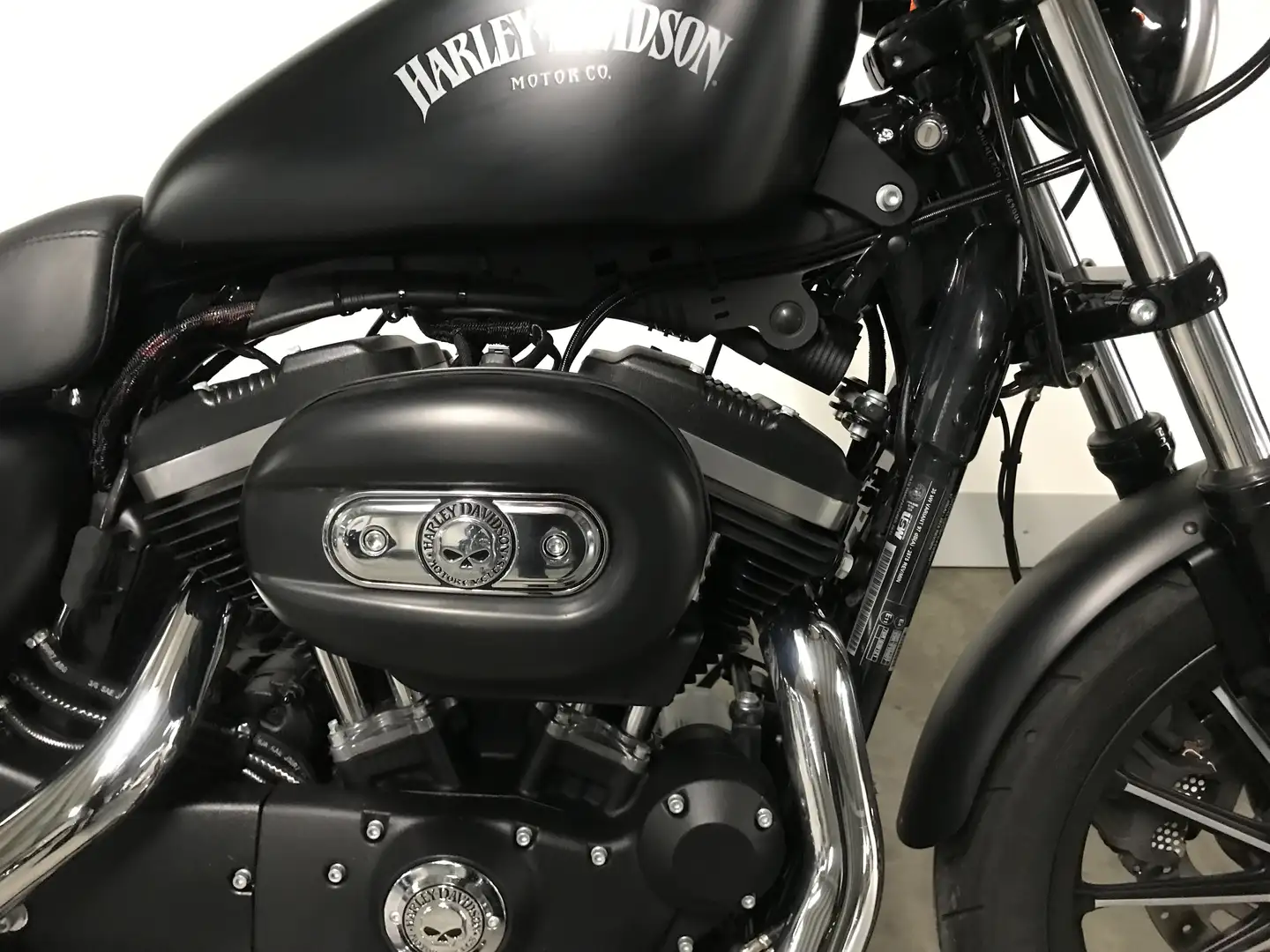 Harley-Davidson Sportster XL 883 XL883N IRON Negro - 2