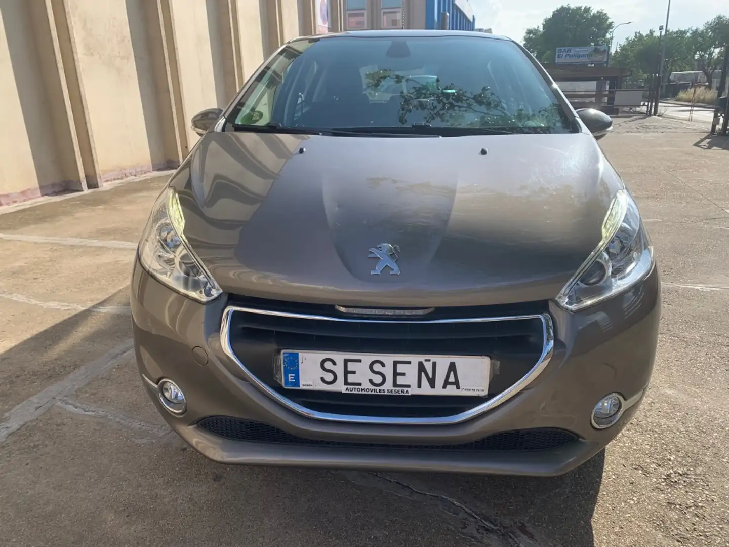Peugeot 208 1.2 VTi Style Marrón - 1