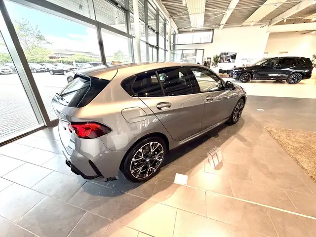 BMW 1 Series view 12
