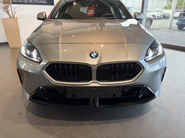 BMW 1 Series view 4