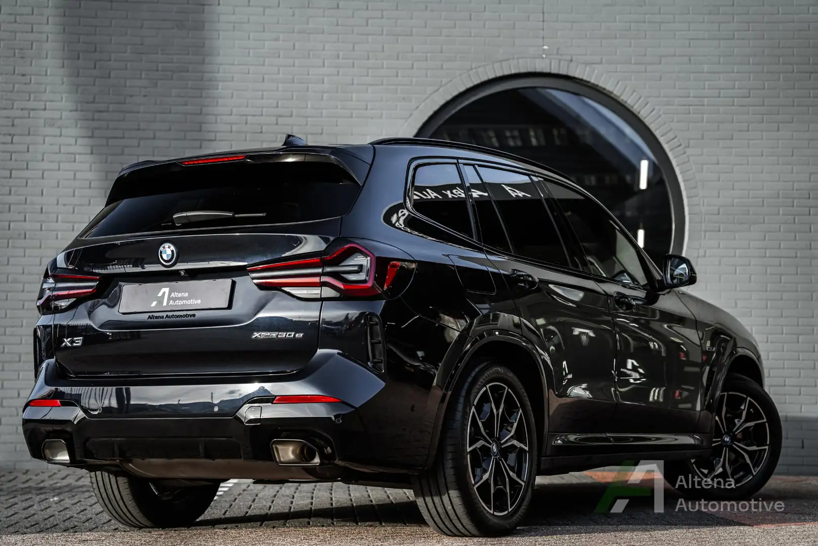 BMW X3 xDrive30e Business Edition Plus btw, M-sport, pano Noir - 2