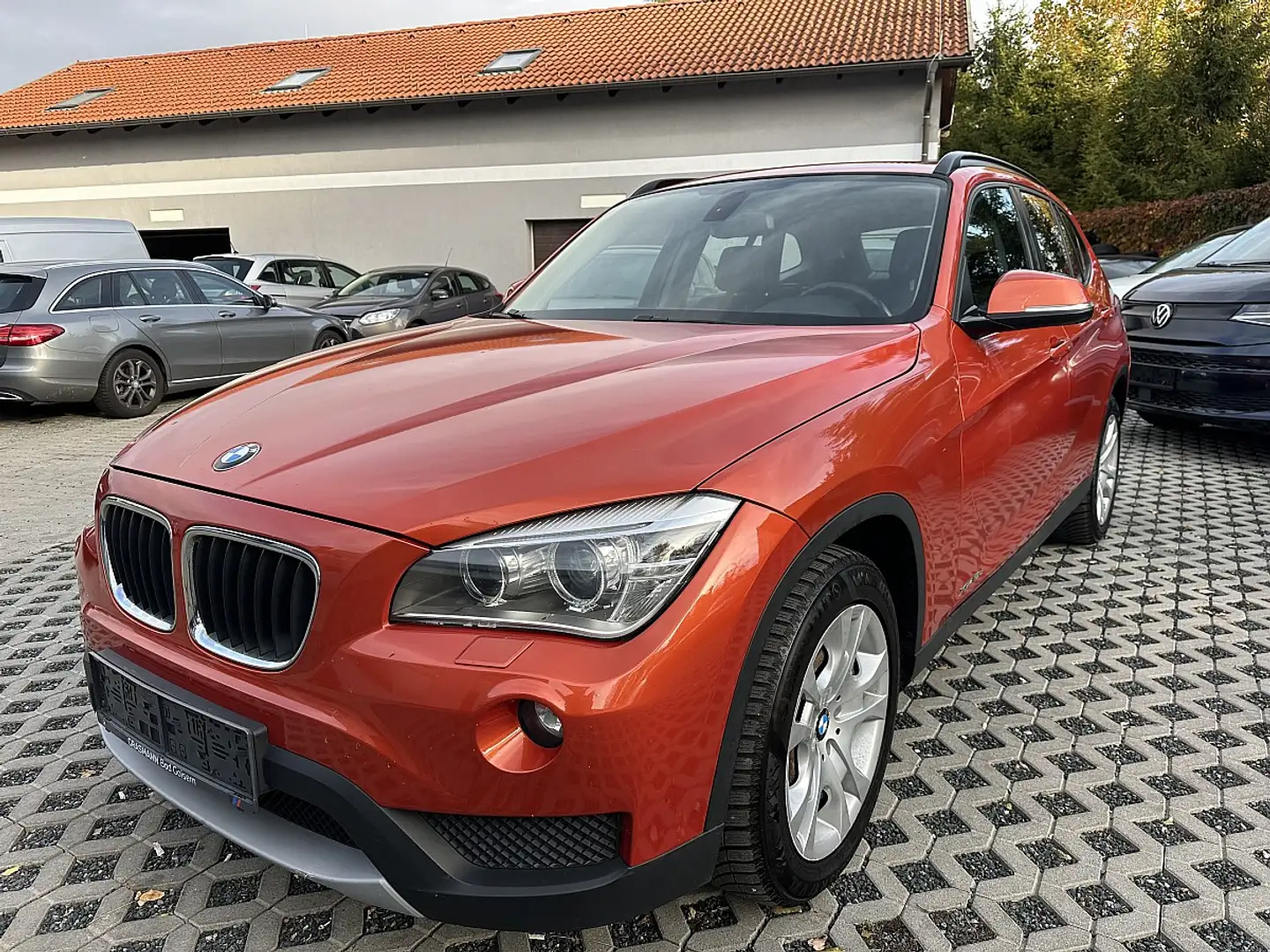 BMW X1 xDrive18d Österreich Paket Orange - 1