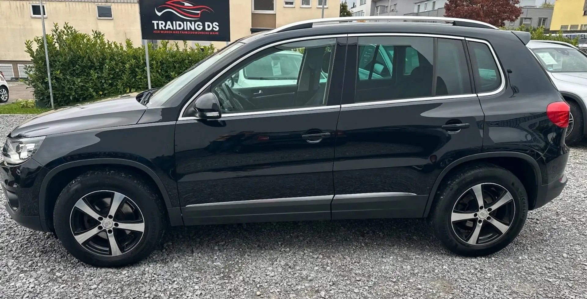 Volkswagen Tiguan Sport -4Motion-DSG- /PANO/LED/BI XENON Noir - 2