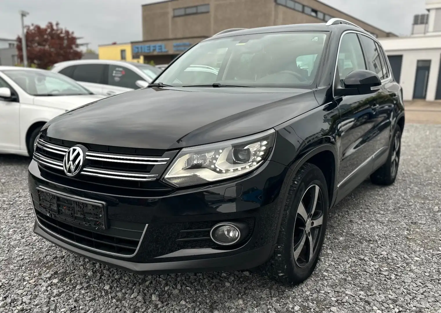 Volkswagen Tiguan Sport -4Motion-DSG- /PANO/LED/BI XENON Noir - 1