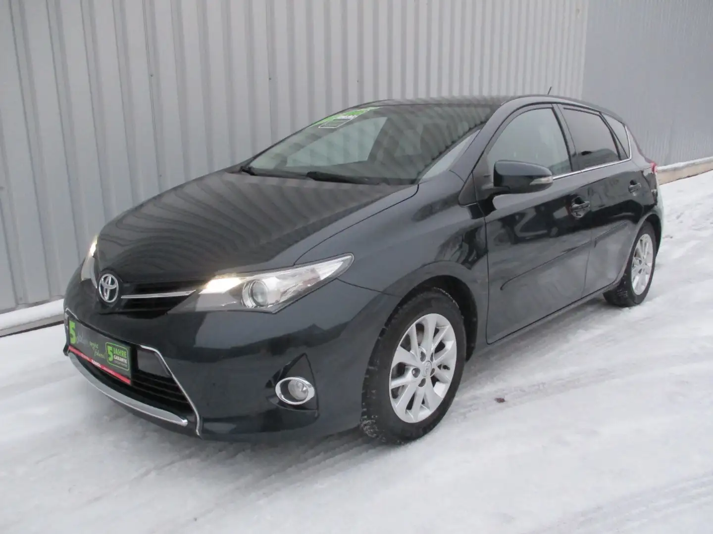 Toyota Auris 1.4 D-4D Active Schwarz - 2