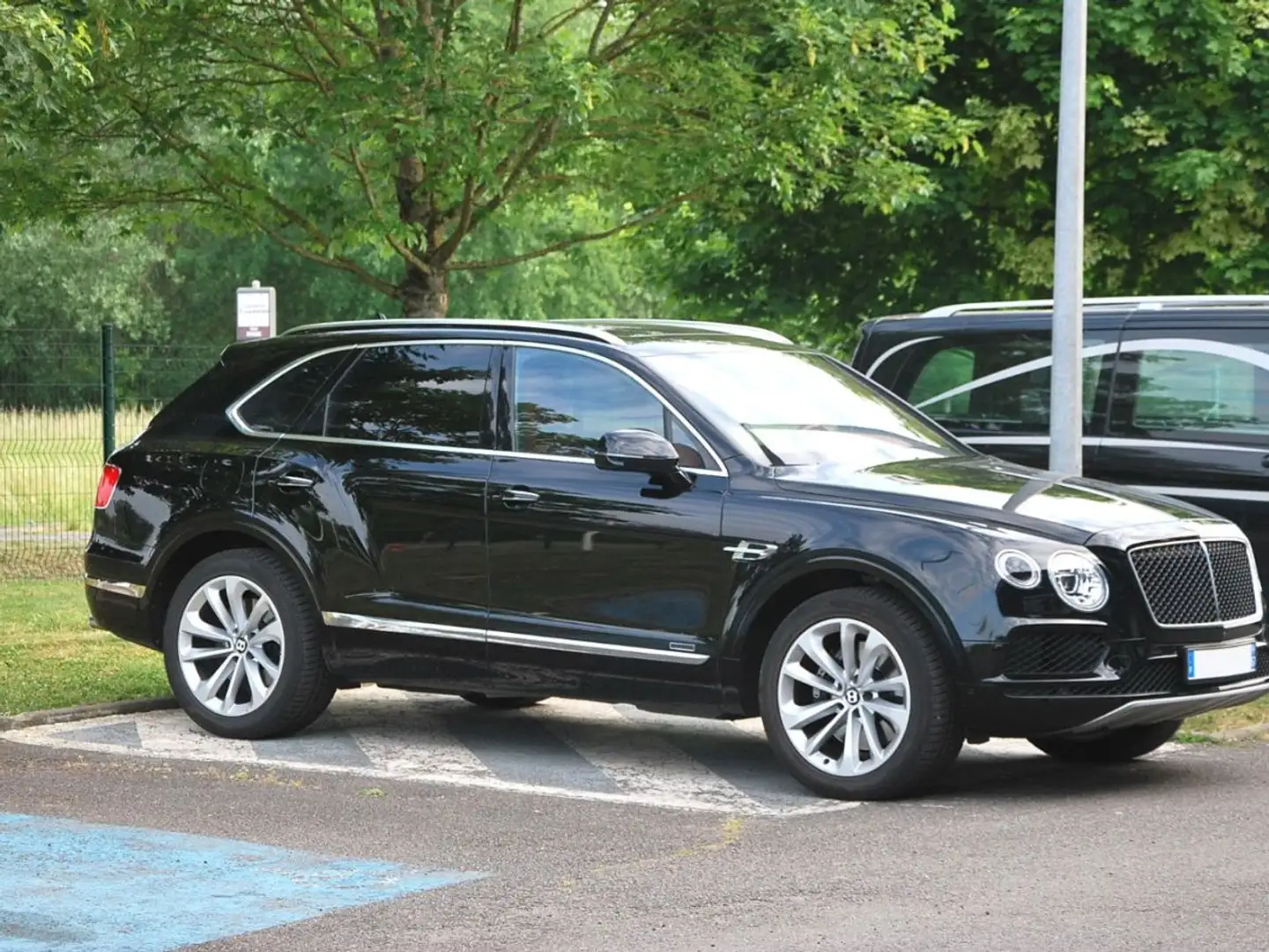 Bentley Bentayga 4.0D Чорний - 2