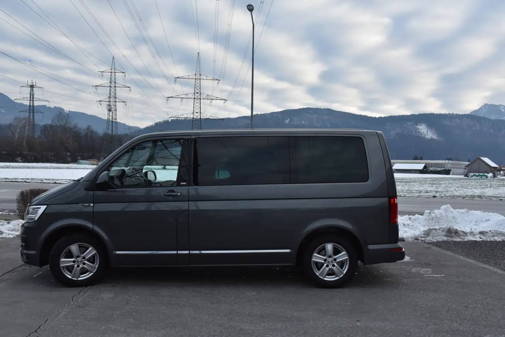 Volkswagen T6 Multivan Grau - 2