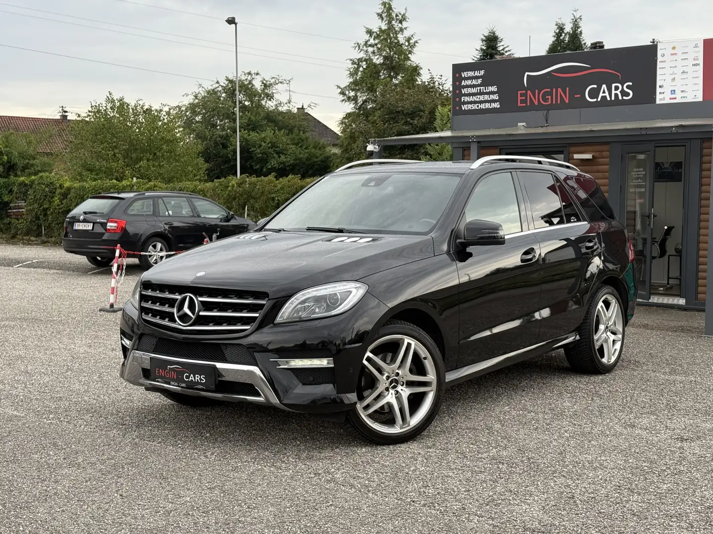 Mercedes-Benz ML 350 AMG/PDC/NAVI/AHK/SZH/SLÜFTUNG - 1