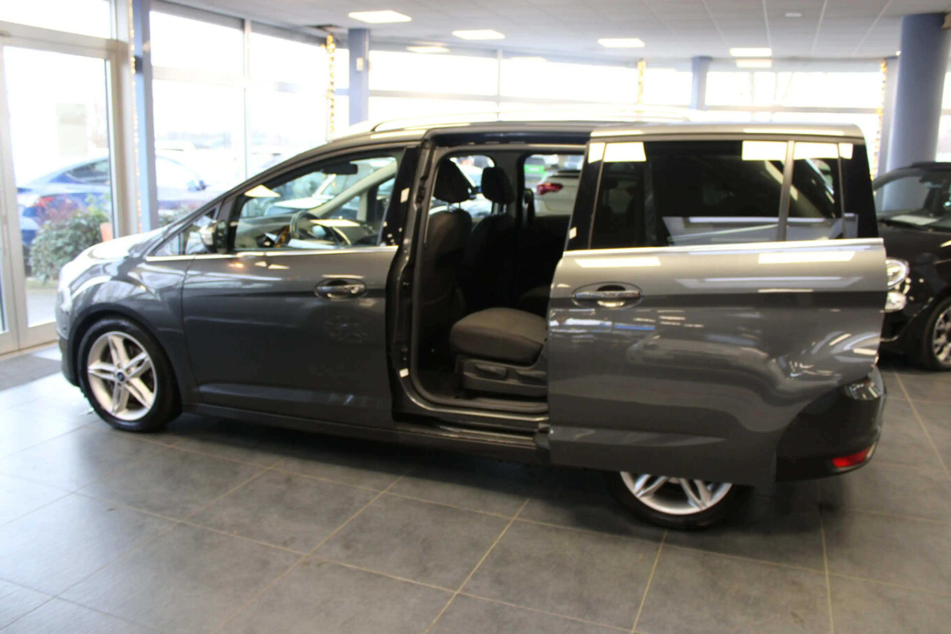 Ford Grand C-Max 1.0 EcoBoost Titanium - 7-Sitzer - — photo 5