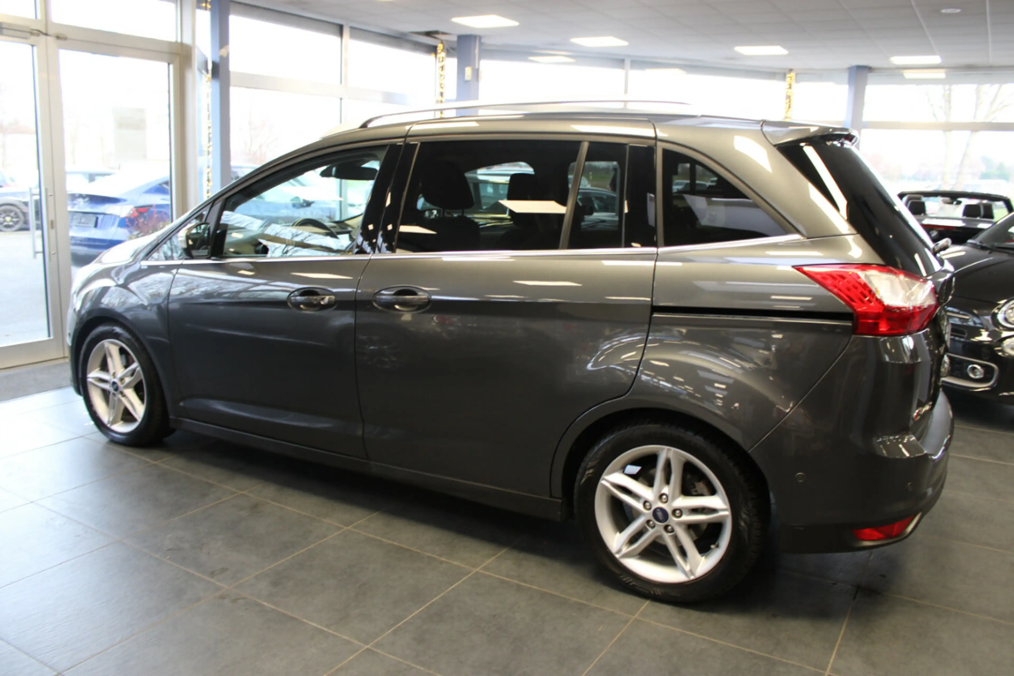 Ford Grand C-Max 1.0 EcoBoost Titanium - 7-Sitzer - — photo 4