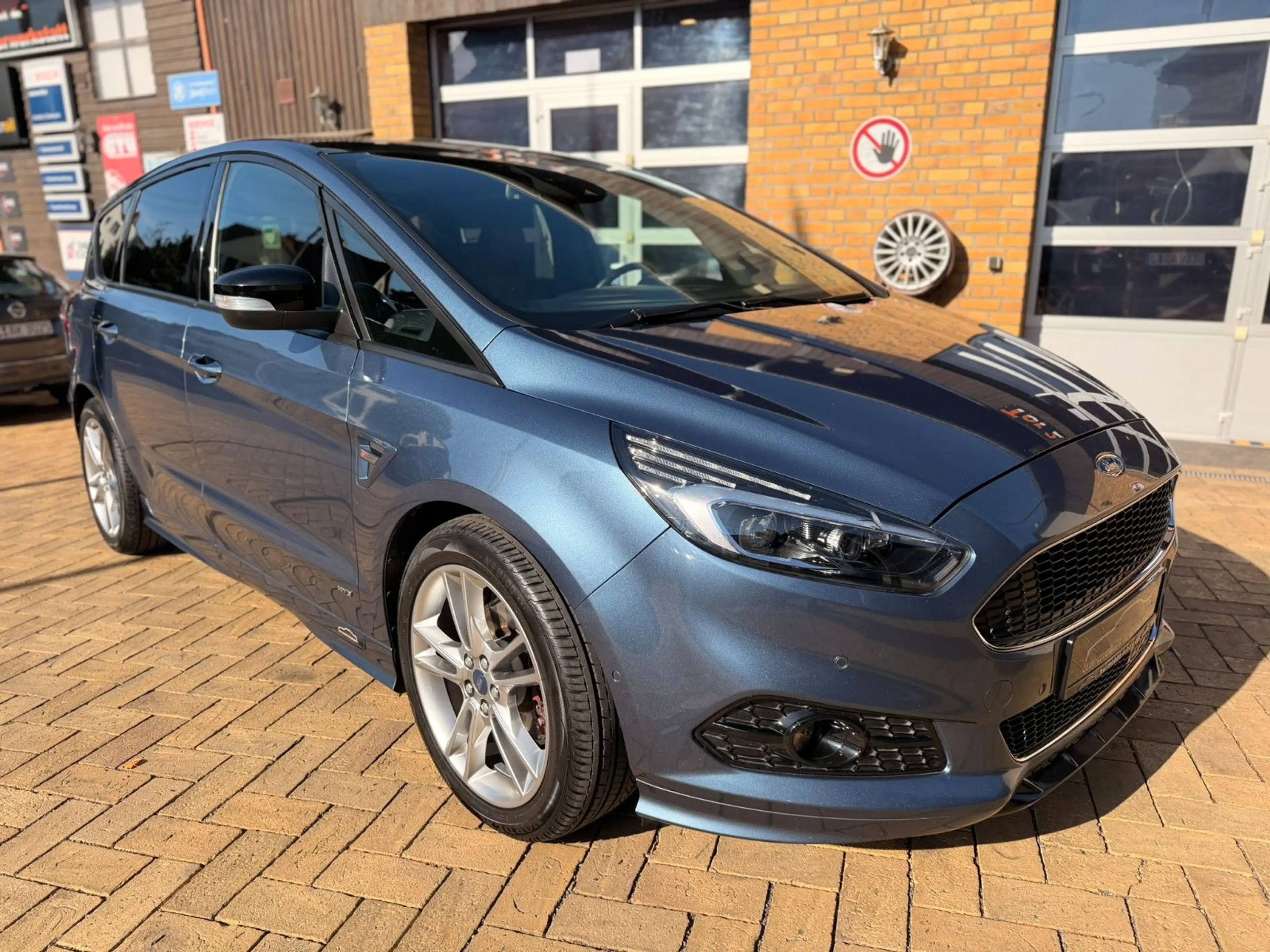 Ford S-Max S-MAX ST-Line AWD AHK Leder LED Pano 7 Sitzer