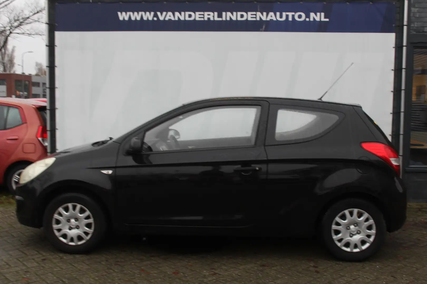 Hyundai i20 1.2i ActiveVersion motor loopt niet goed, auto hou Schwarz - 2