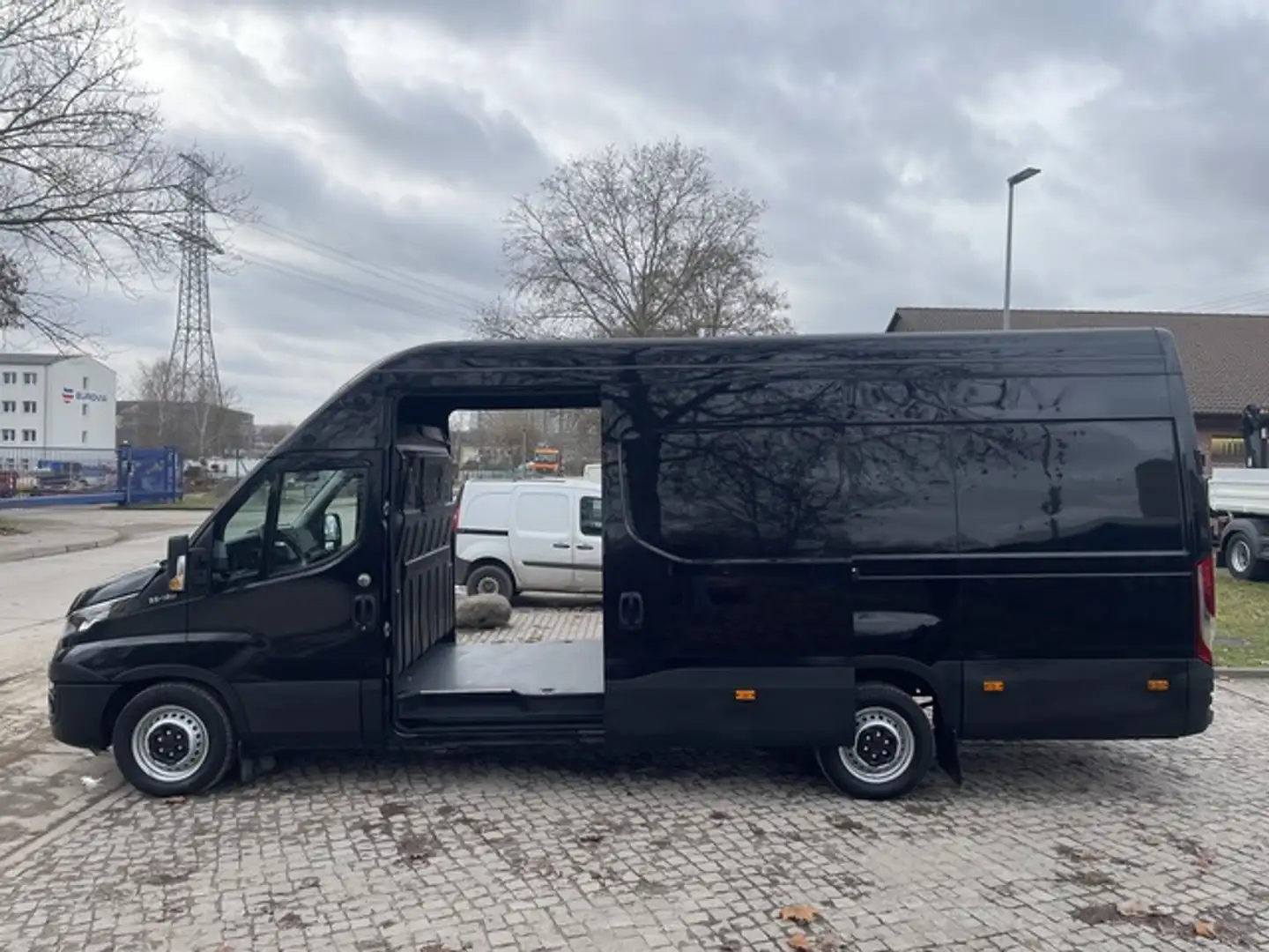 Iveco Daily 35S18 3.0HPI Maxi H3 *2x S-Tür*WEBASTO* Schwarz - 1