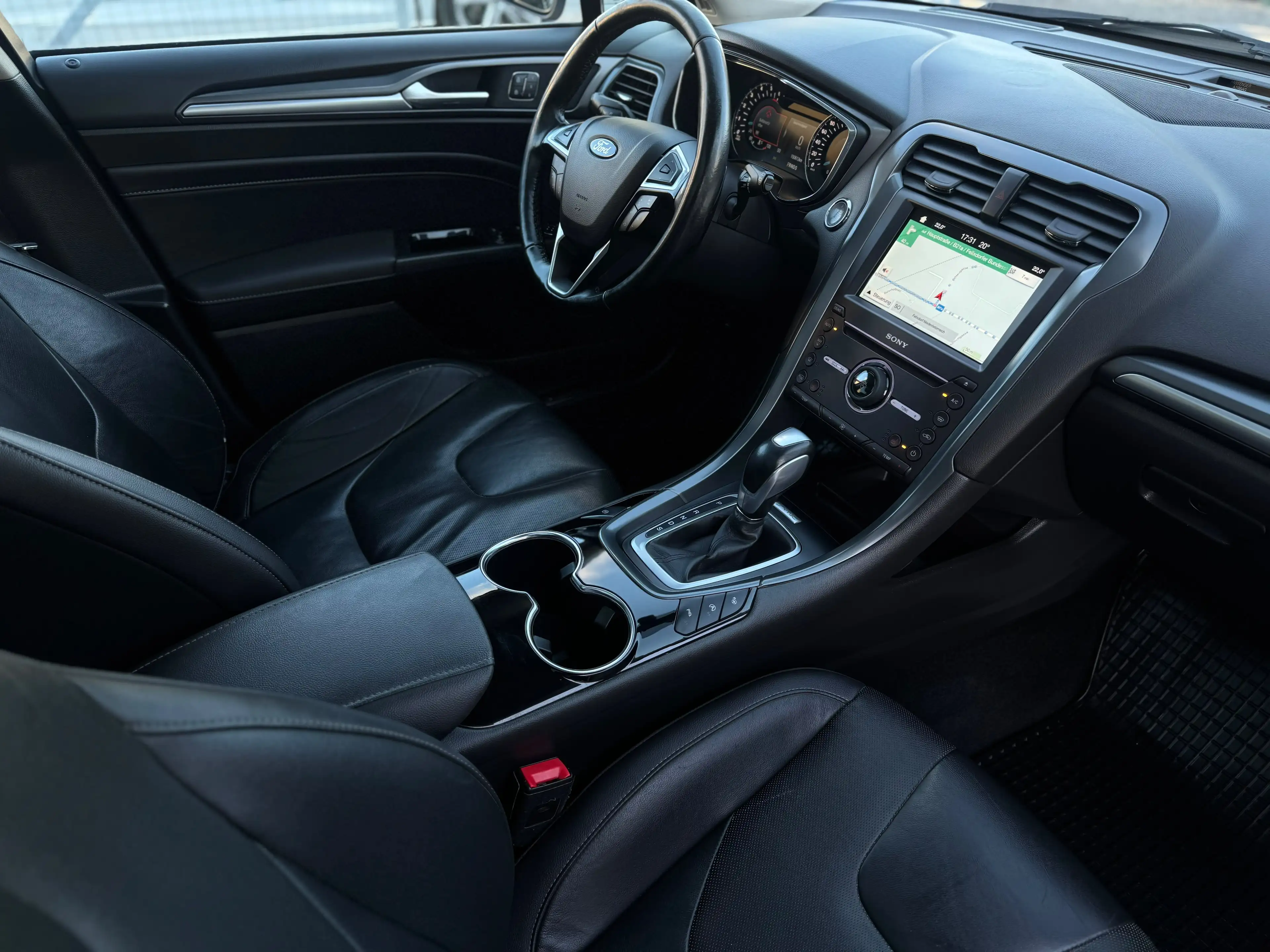 Ford Mondeo — photo 11