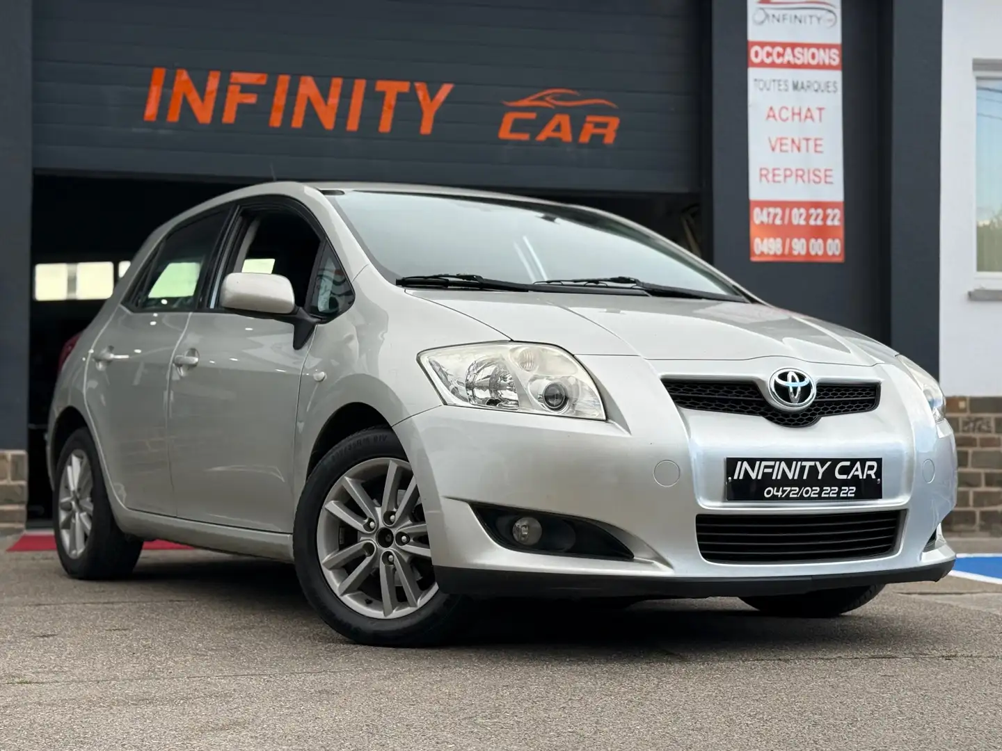 Toyota Auris 1.4i VVT-i Linea Luna Grijs - 1