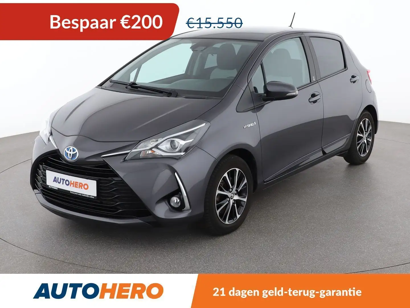 Toyota Yaris 1.5 Hybrid Team D Grijs - 1