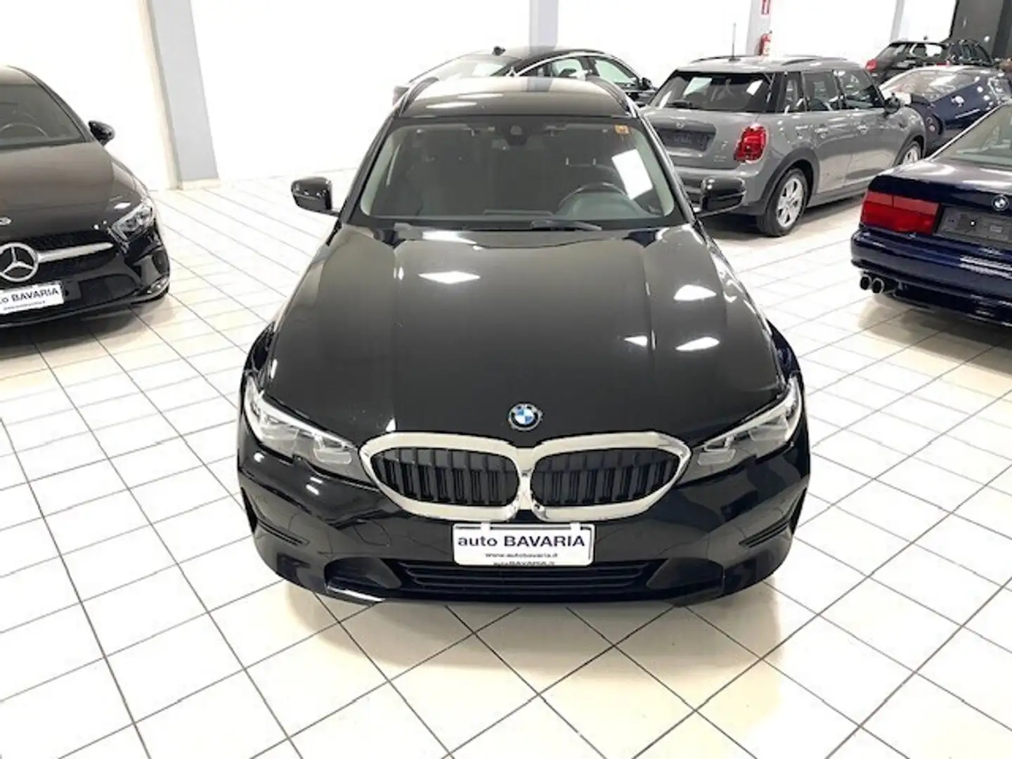 BMW 318 318d Touring Business Advantage aut. Nero - 1