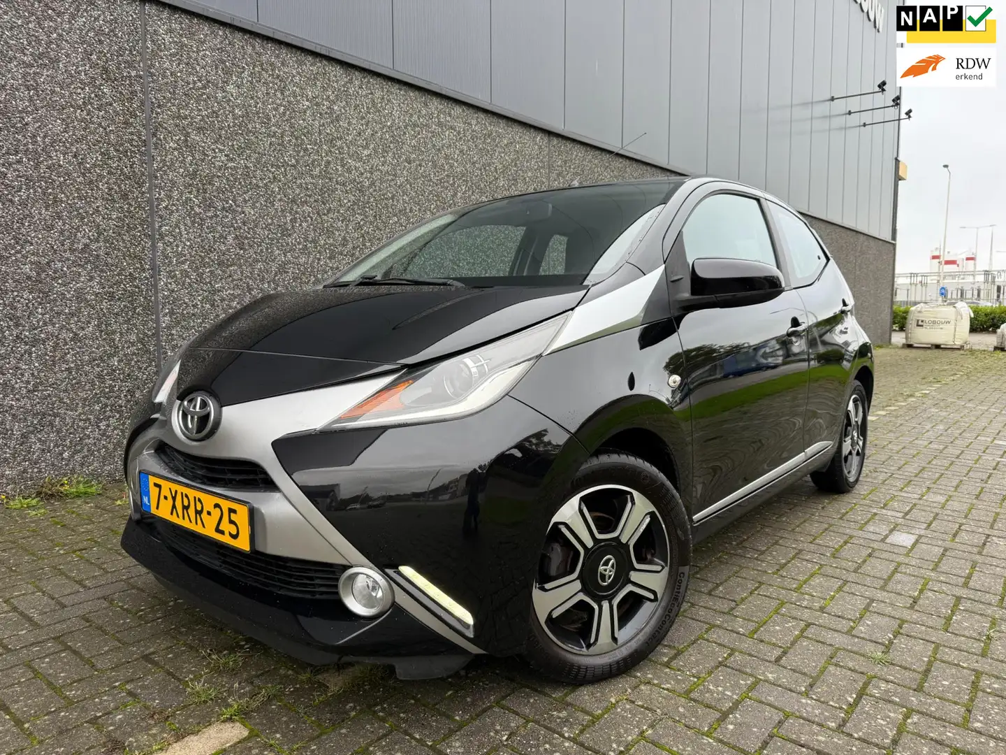 Toyota Aygo 1.0 VVT-i x-clusiv/Nieuwe APK en beurt! CLIMA/CAME Noir - 1