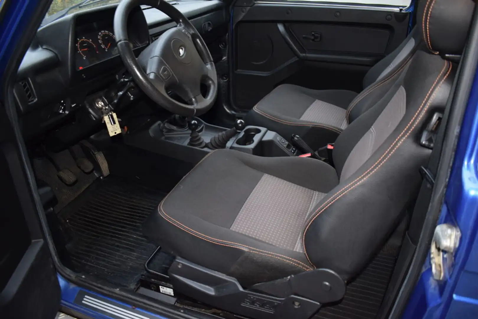 Lada Taiga Basis 4x4 rostfrei top zustand Blau - 2