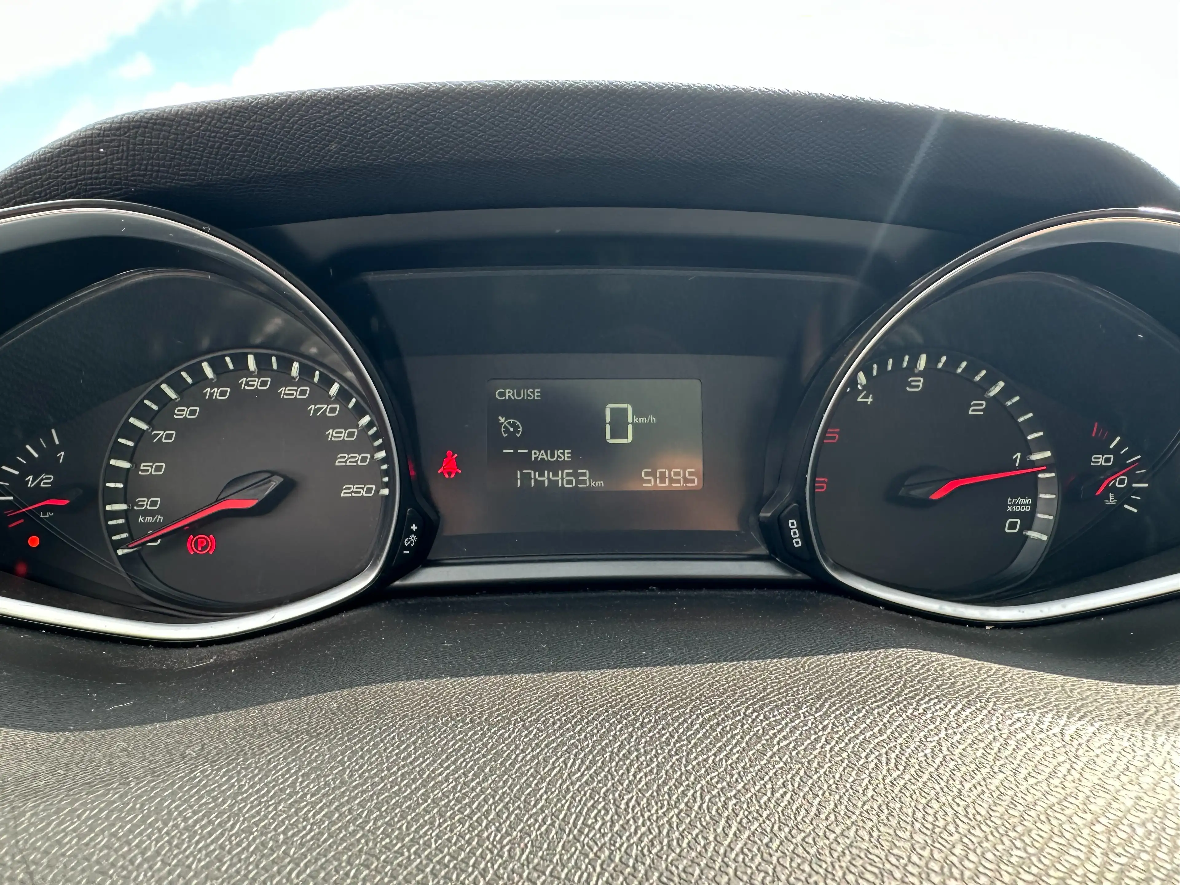 Peugeot 308 1.6 BlueHDI B. L. Ex — photo 8