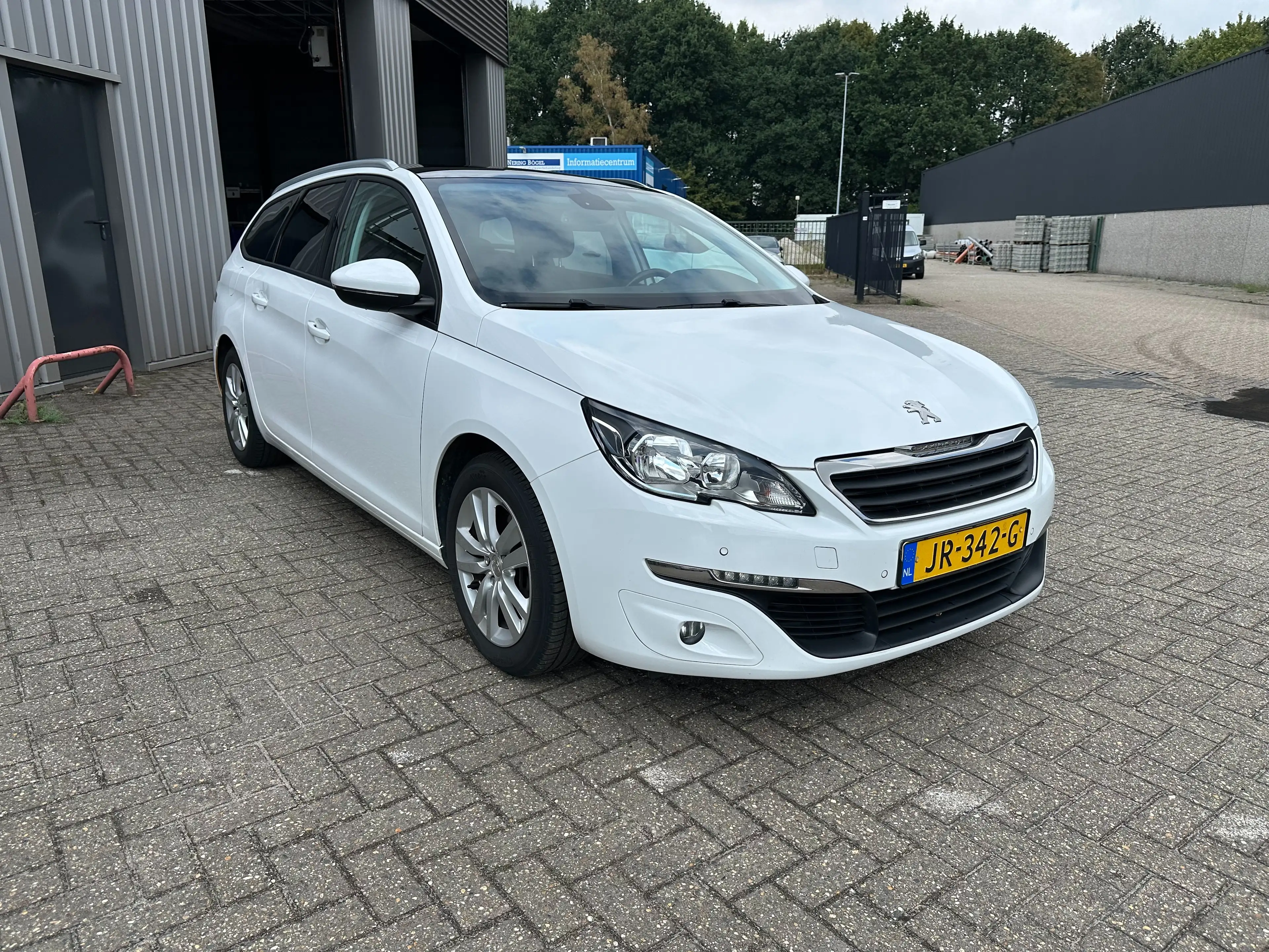 Peugeot 308 1.6 BlueHDI B. L. Ex — photo 6