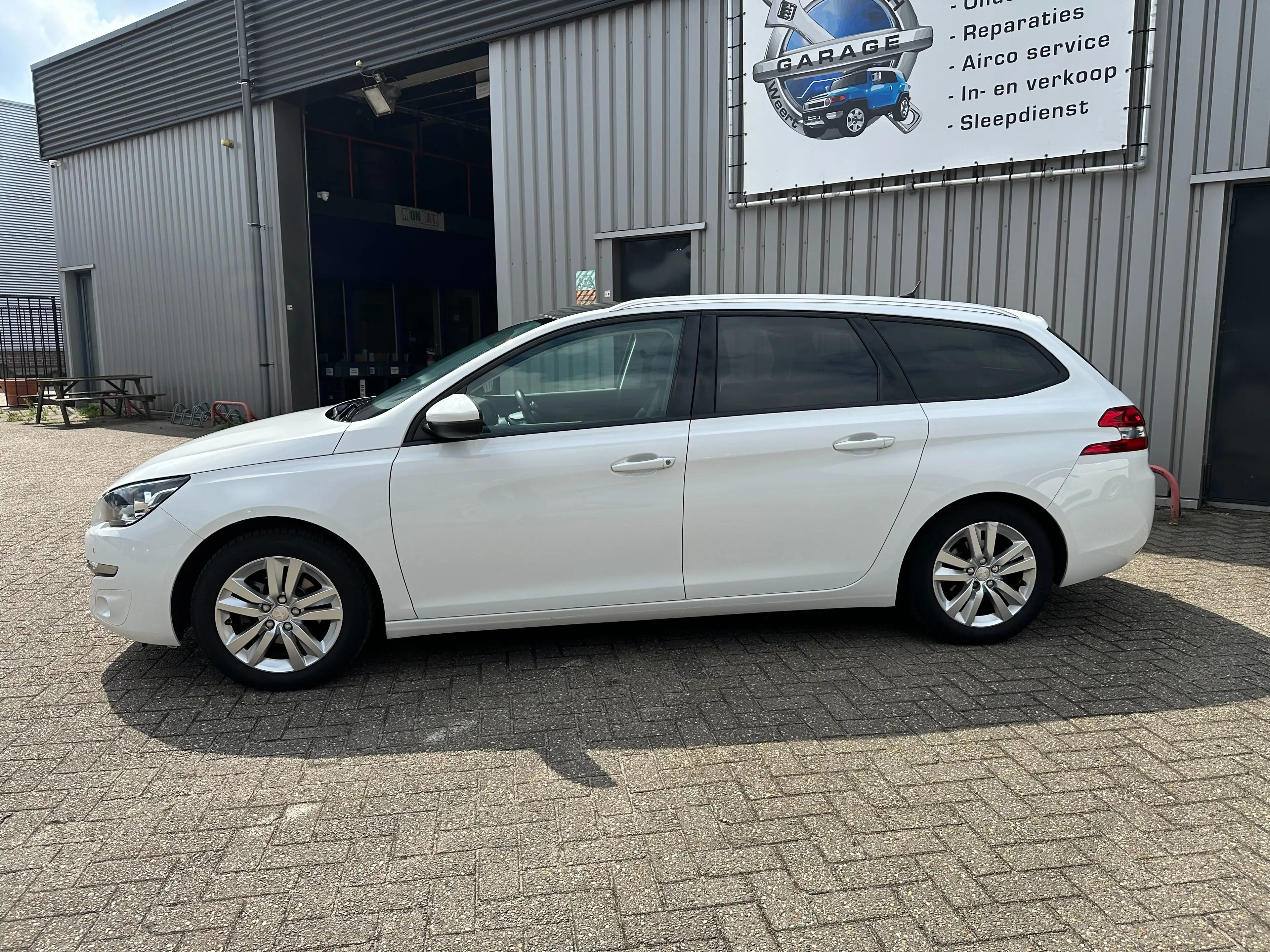Peugeot 308 1.6 BlueHDI B. L. Ex — photo 2