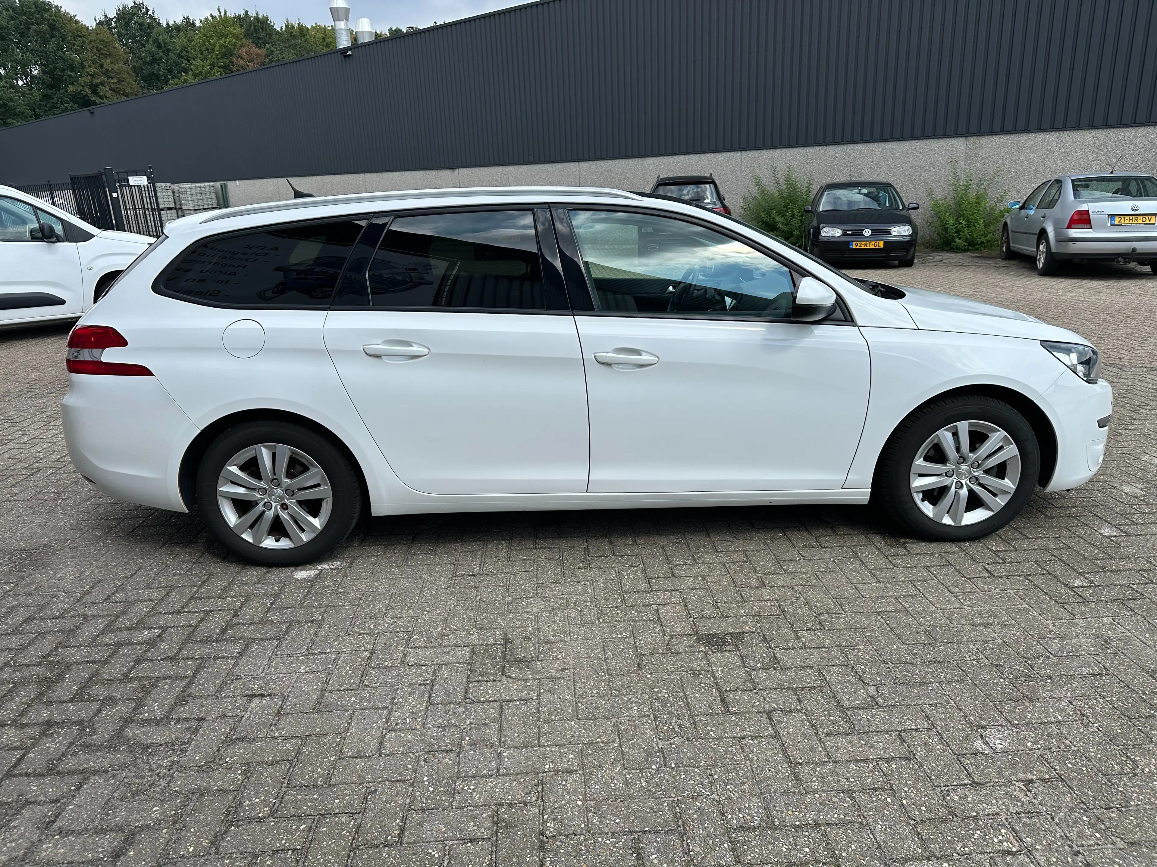 Peugeot 308 1.6 BlueHDI B. L. Ex — photo 5