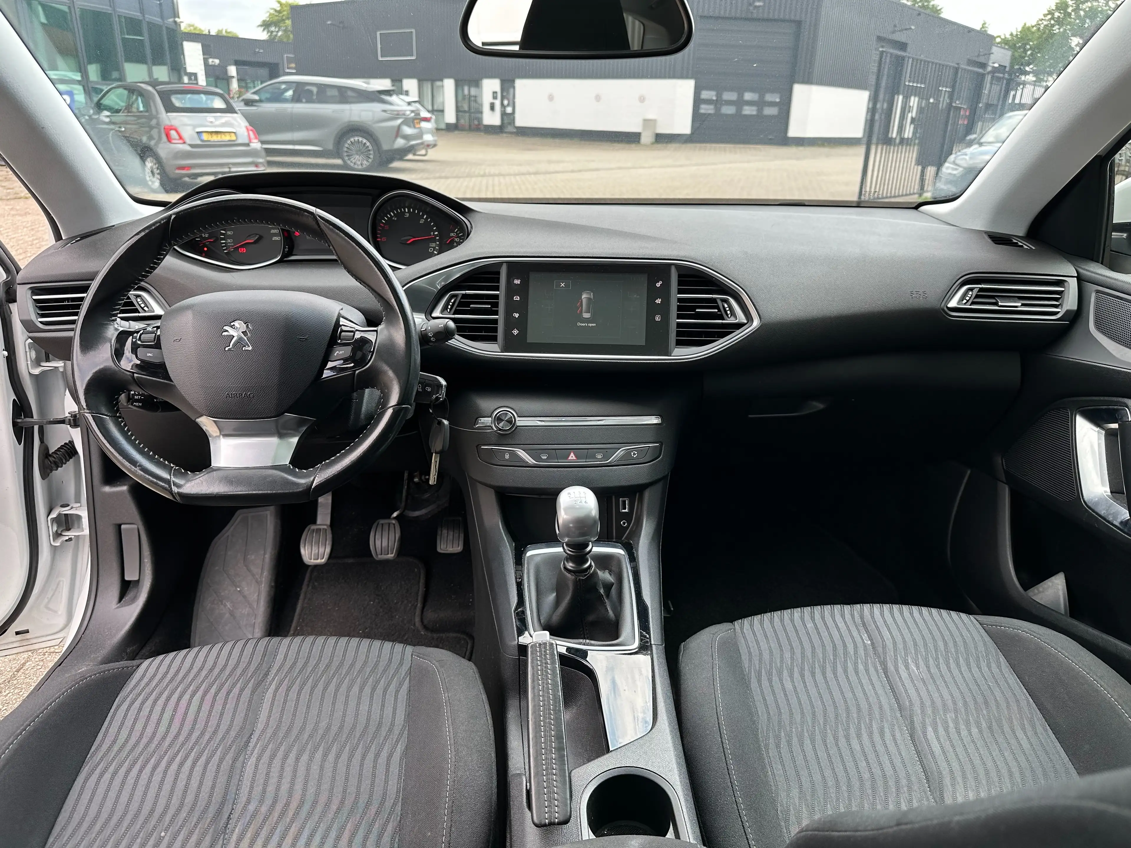 Peugeot 308 1.6 BlueHDI B. L. Ex — photo 11