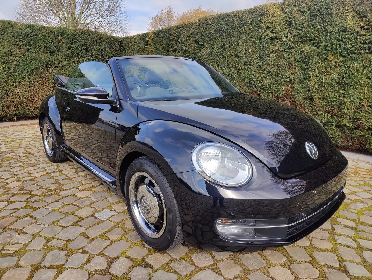 Volkswagen Beetle Cabriolet Cup 1.2 TSI BMT Zwart - 1