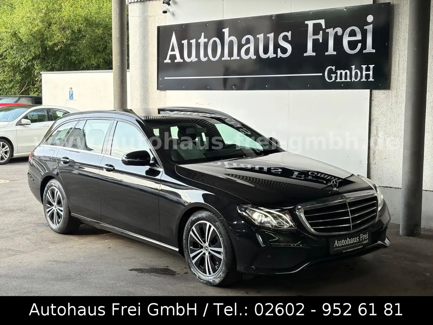 Mercedes-Benz E 220 d T-Modell*BUSINESS*LED*AHK*KAMERA*NAVIGAT Zwart - 1