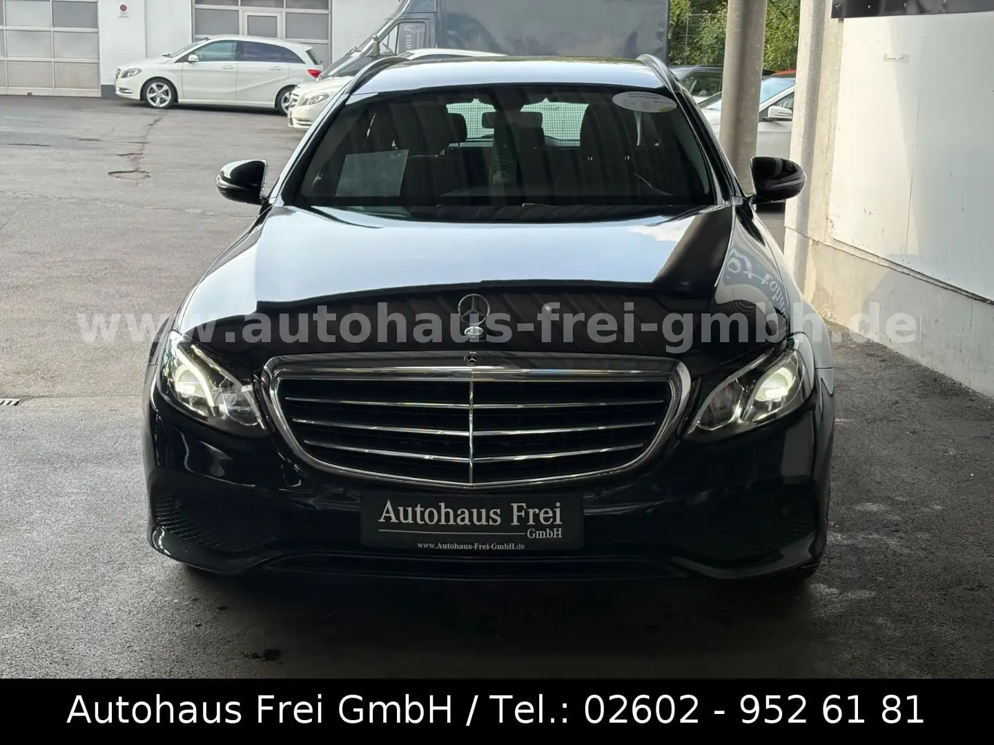 Mercedes-Benz E 220 d T-Modell*BUSINESS*LED*AHK*KAMERA*NAVIGAT Zwart - 2