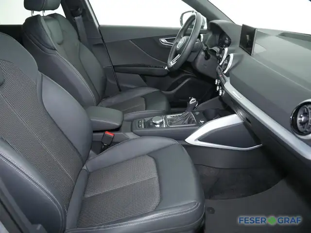 Audi Q2 view 6