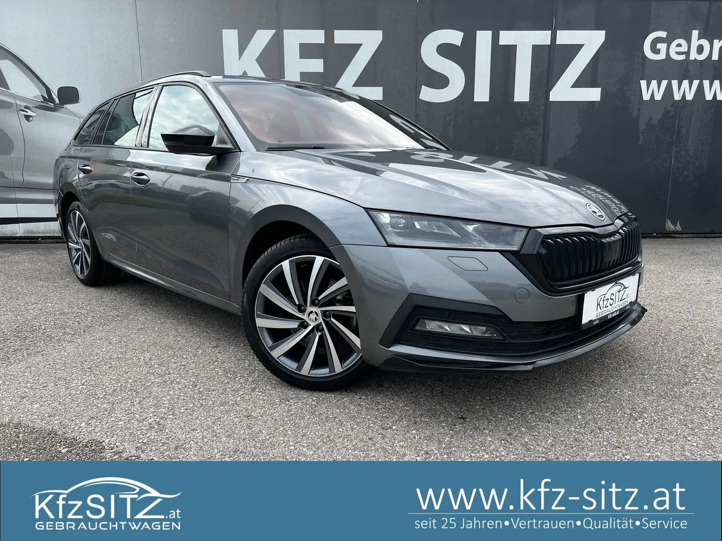 Skoda Octavia Combi 2,0 TDI Sportline DSG | NP: €49.300 Grau - 1